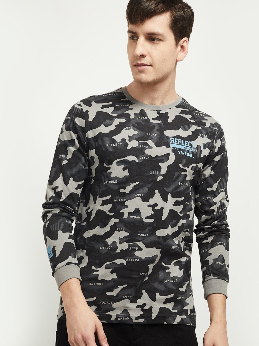 

max Men Black & Grey Camouflage Printed T-shirt