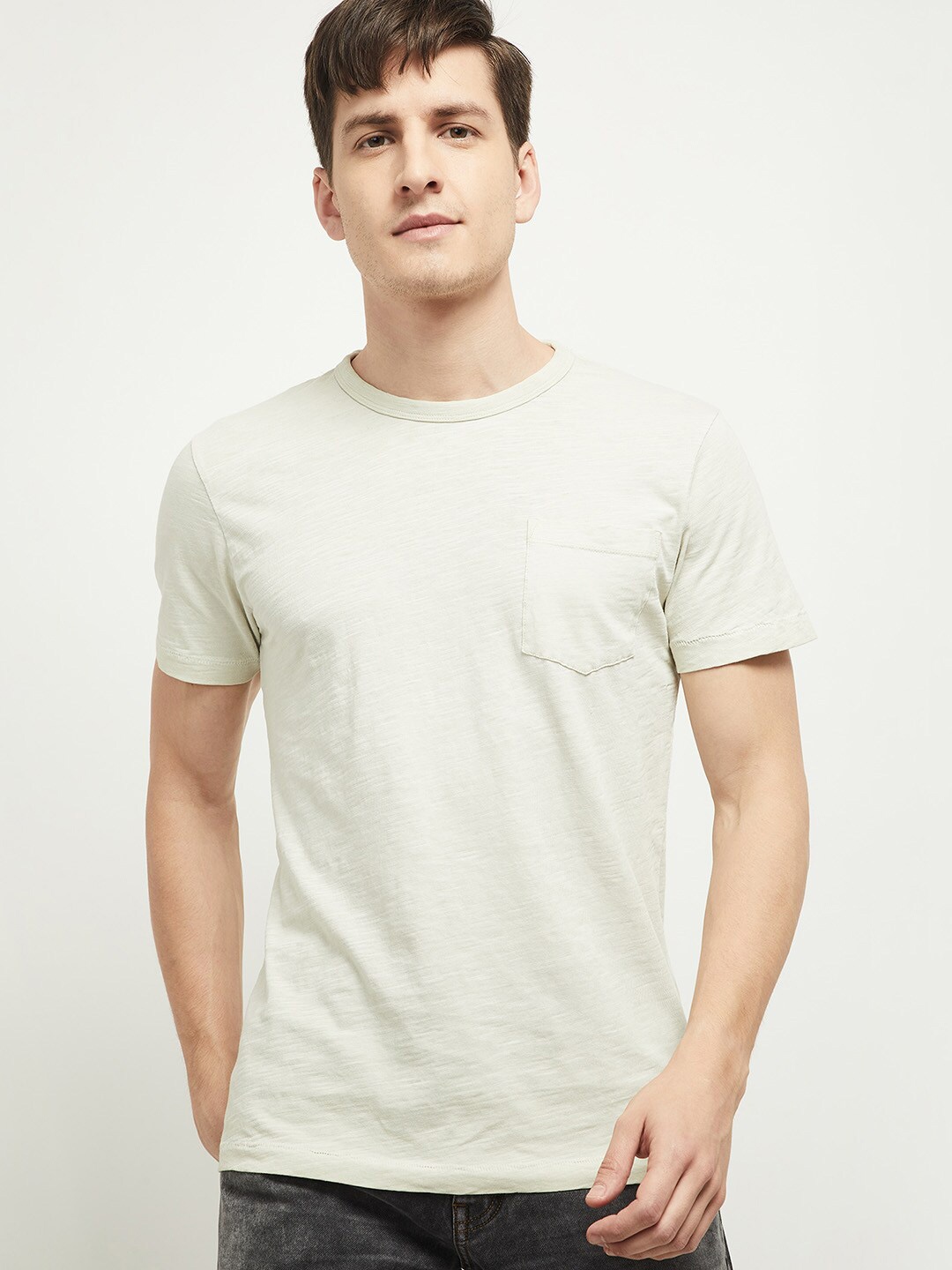 

max Men Beige Solid T-shirt