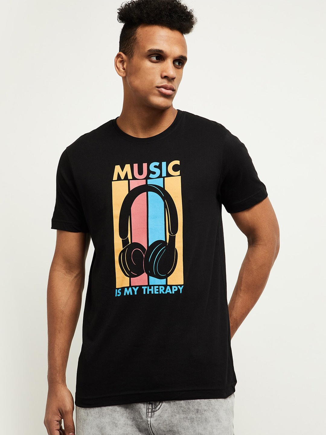 

max Men Black & Yellow Printed Pure Cotton T-shirt