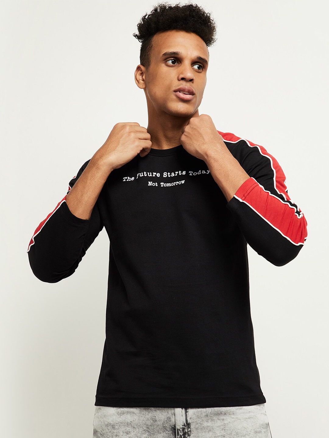 

max Men Black & Red Typography Printed Pure Cotton T-shirt