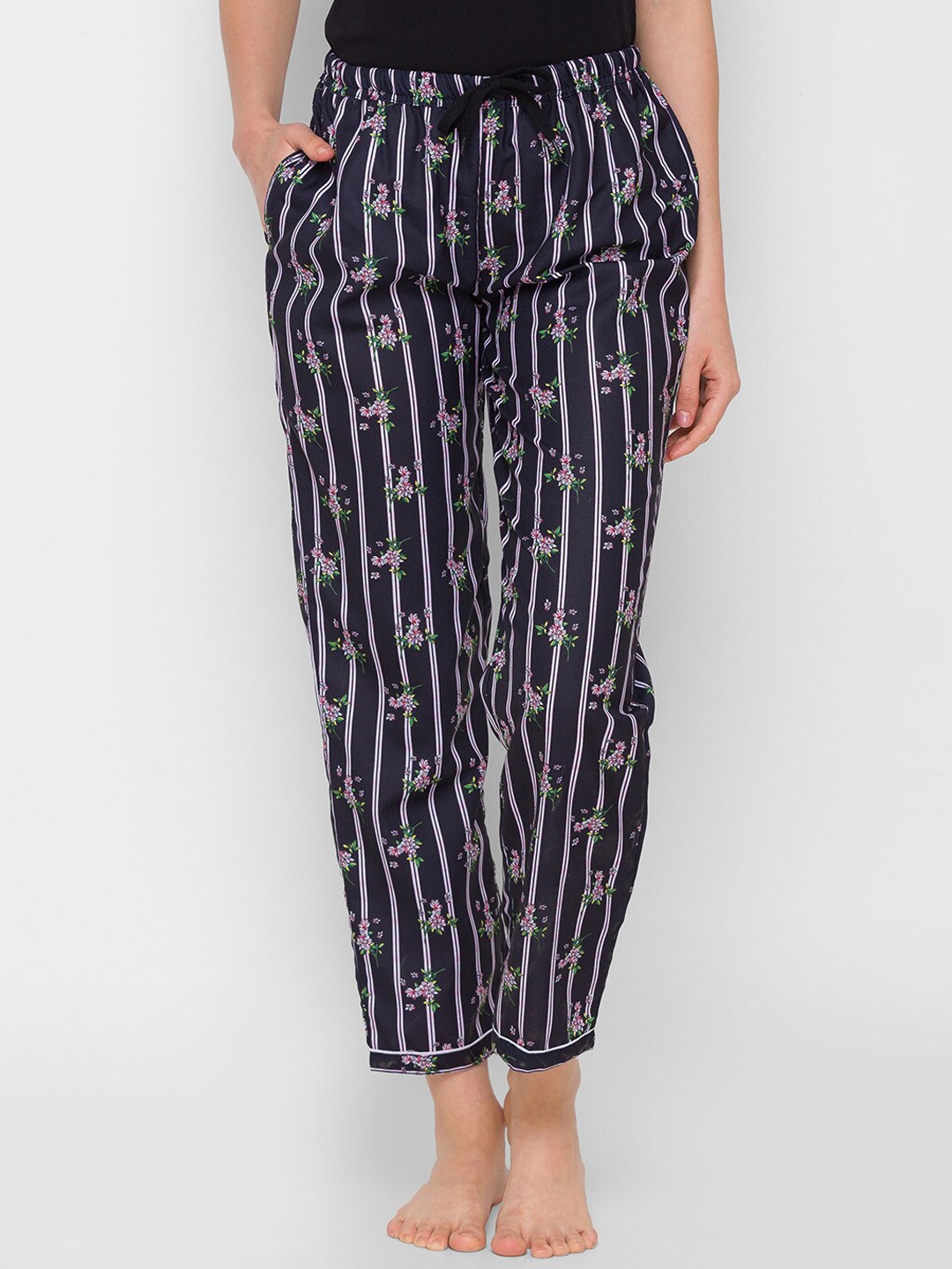

FashionRack Women Black Floral Printed Lounge Pants