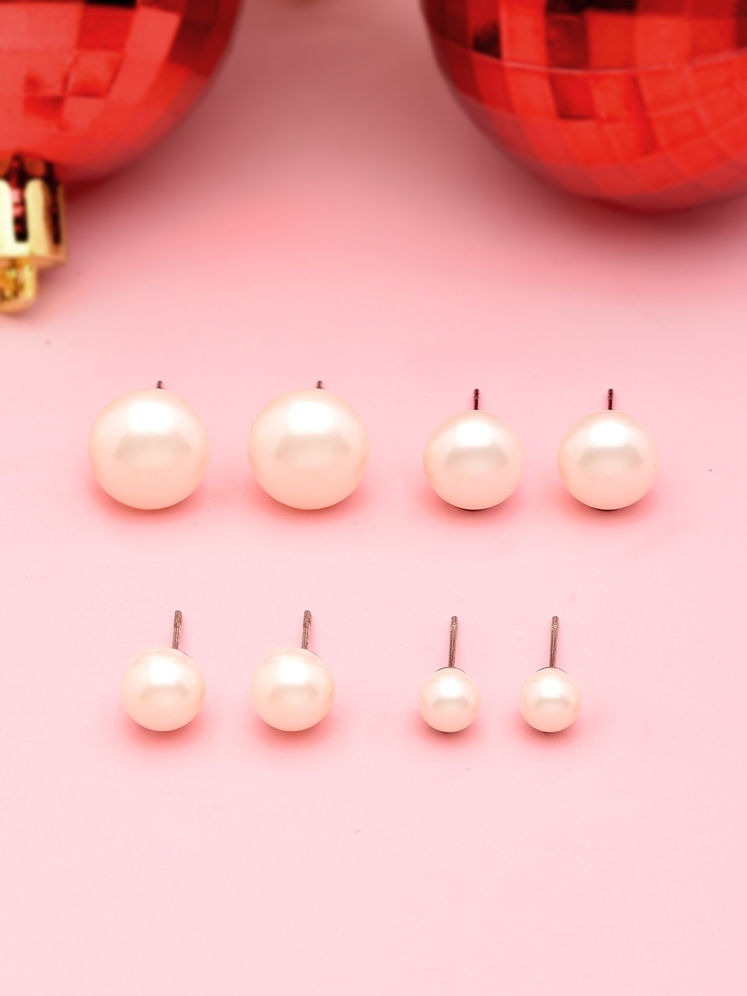

AMI Set of 4 White Contemporary Studs Earrings