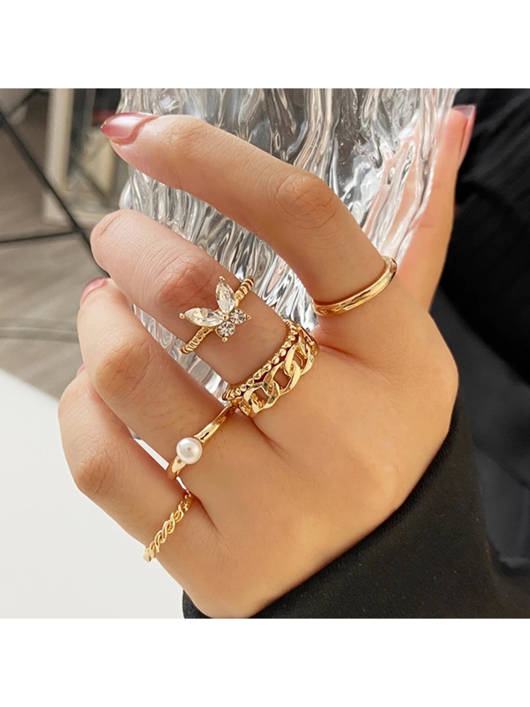 

Vembley Set of 5 Gold Plated Pearl Butterfly Finger Rings