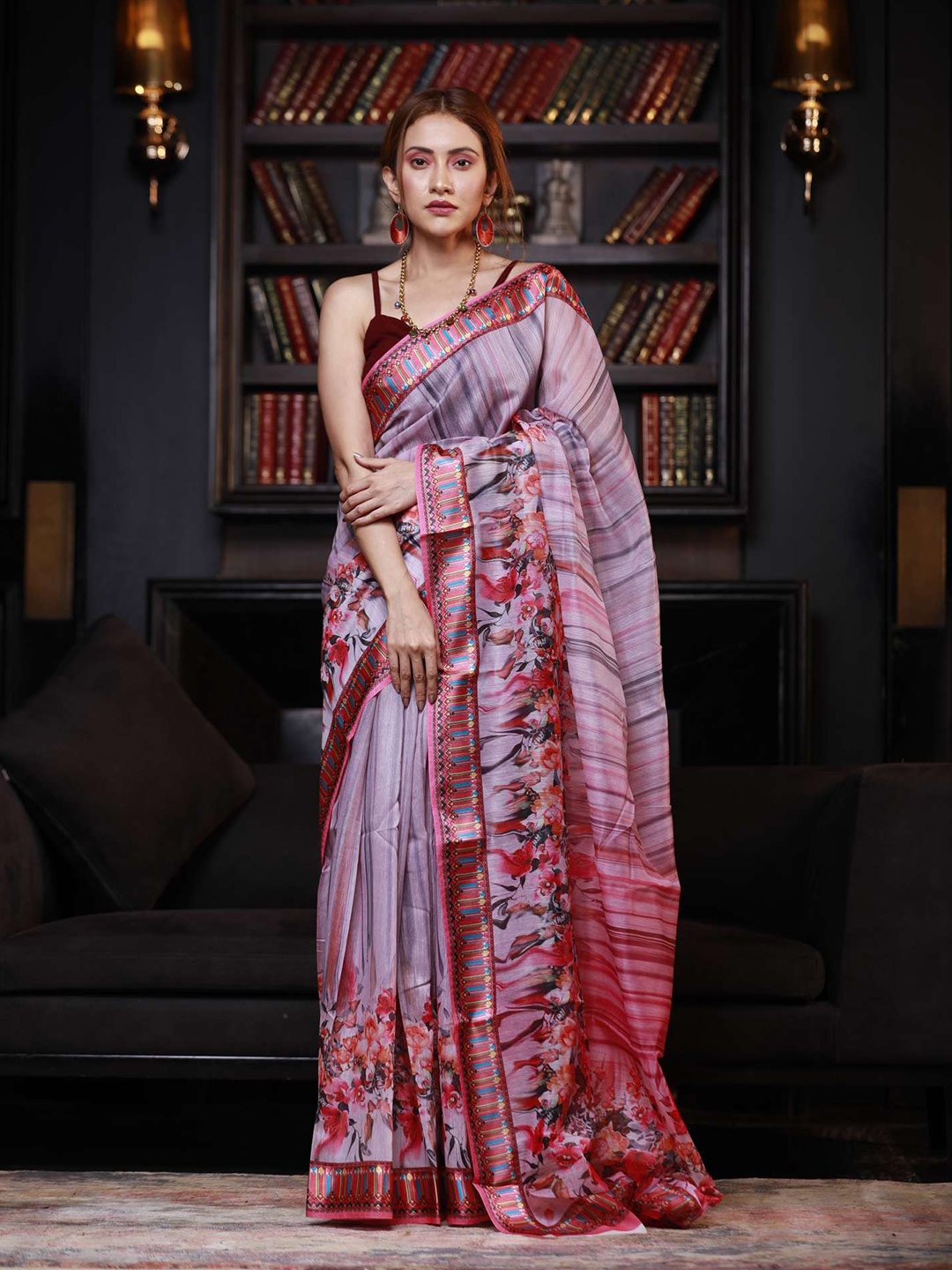 

KARAGIRI Women Purple & Pink Floral Printed Polycotton Saree