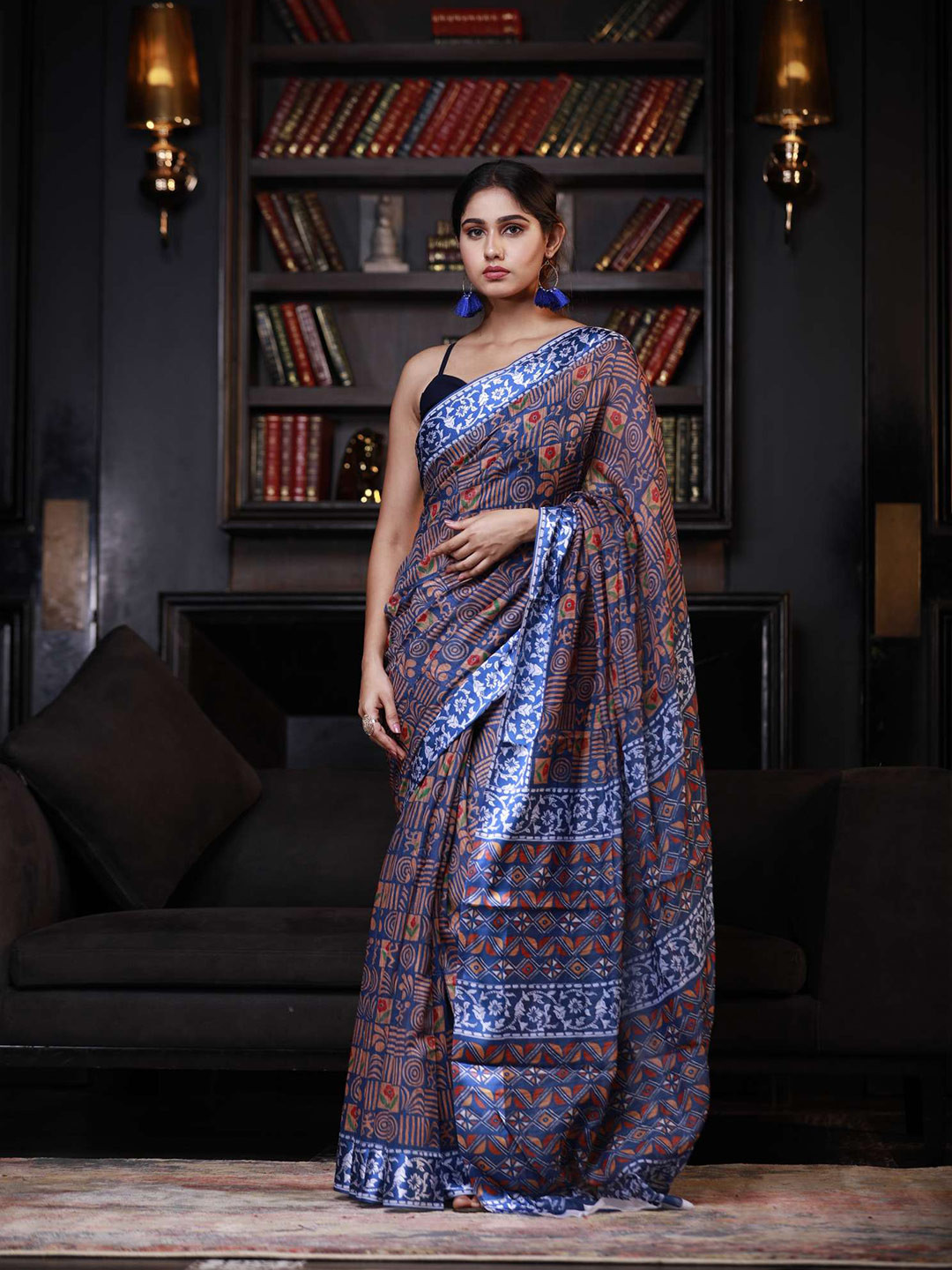 

KARAGIRI Blue & Multicoloured Floral Saree