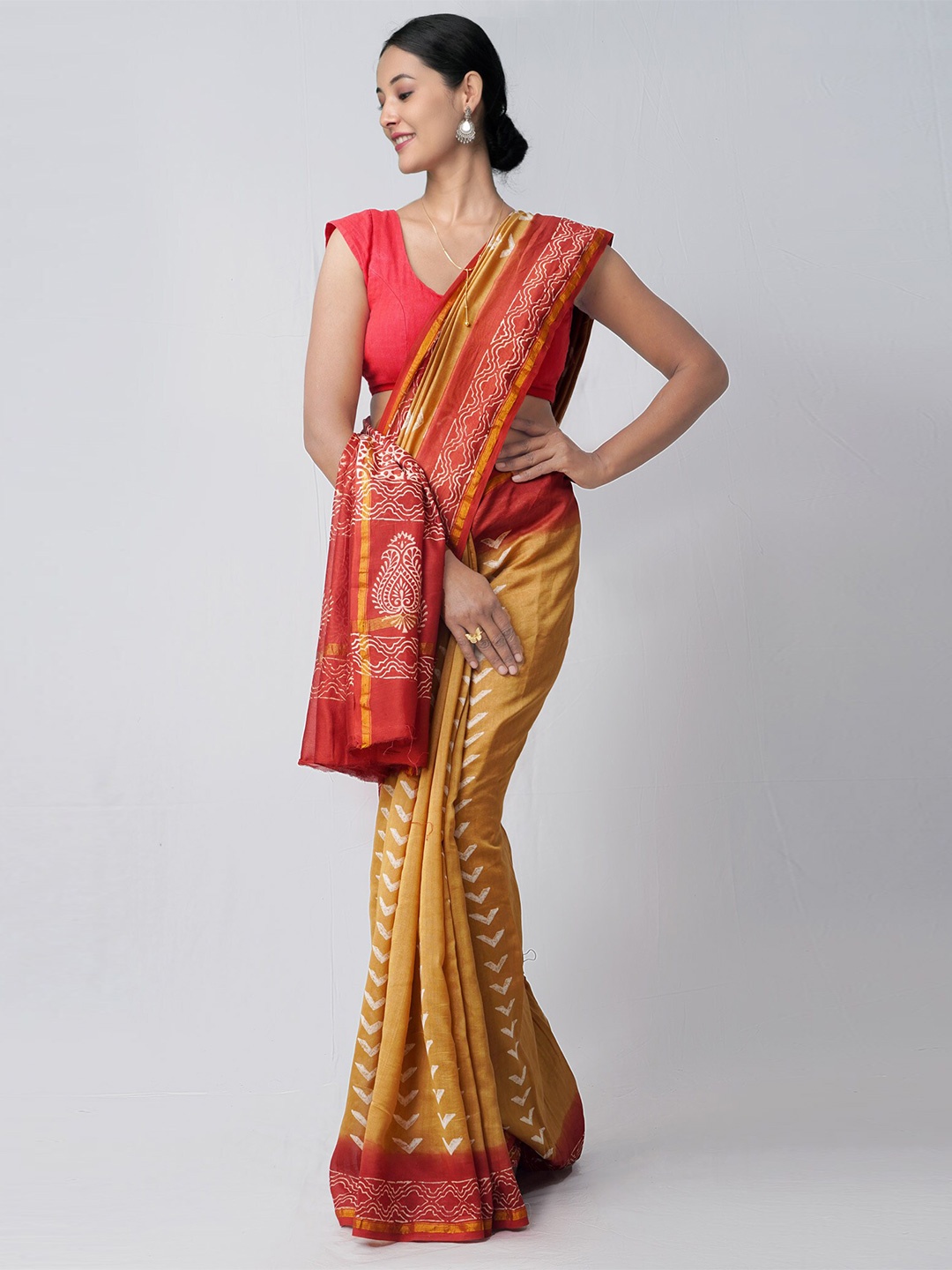 

Unnati Silks Women Mustard & Red Ethnic Motifs Zari Silk Cotton Chanderi Saree