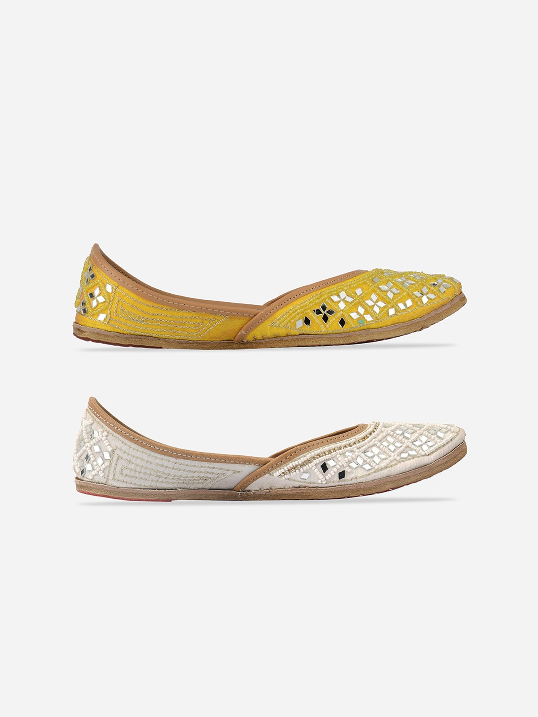 

DESI COLOUR Women White Embellished Leather Ethnic Mojaris Flats