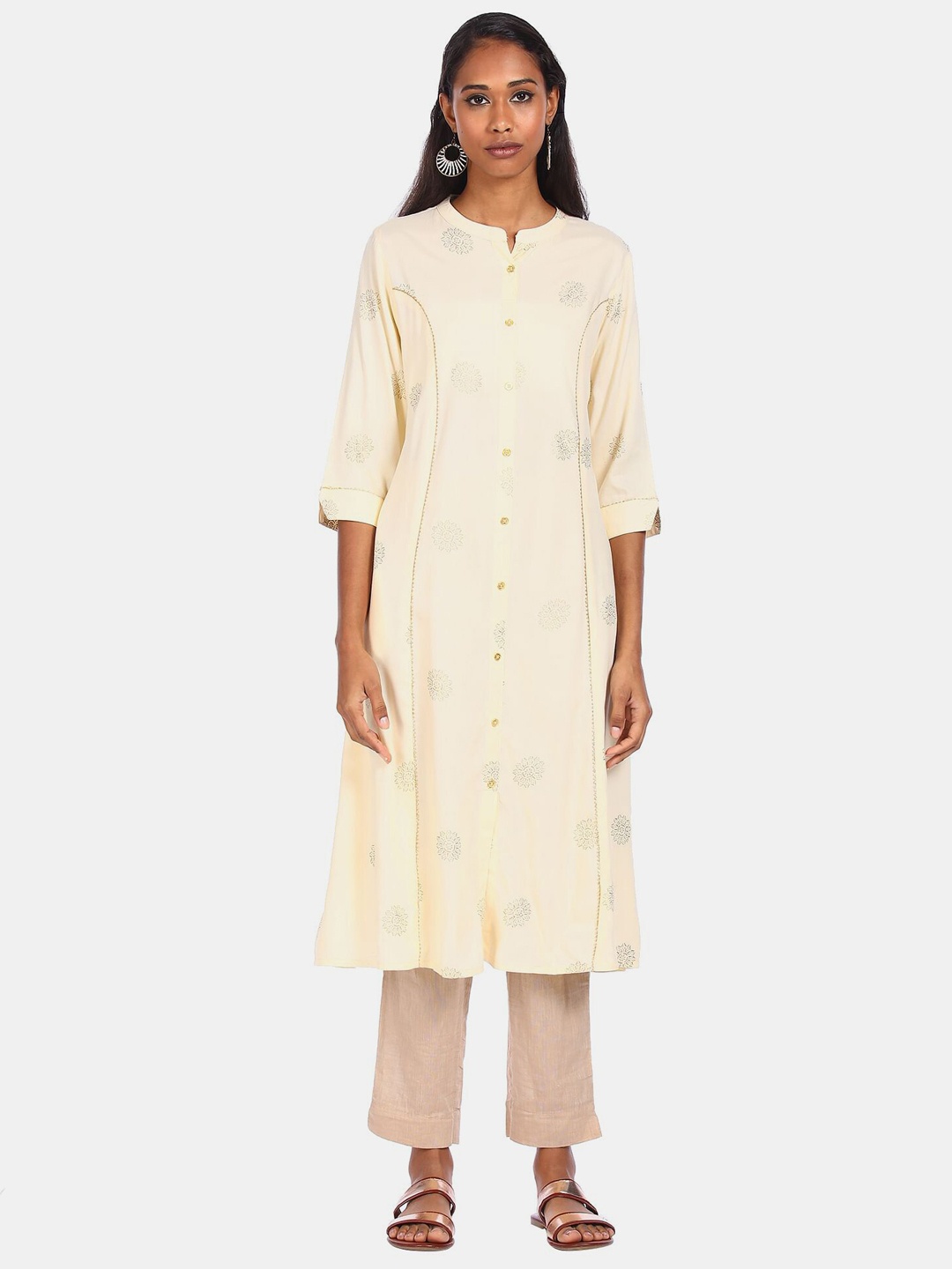 

Karigari Women Beige Floral Foil Printed Mandarin Collar Gotta Patti Rayon A-Line Kurta