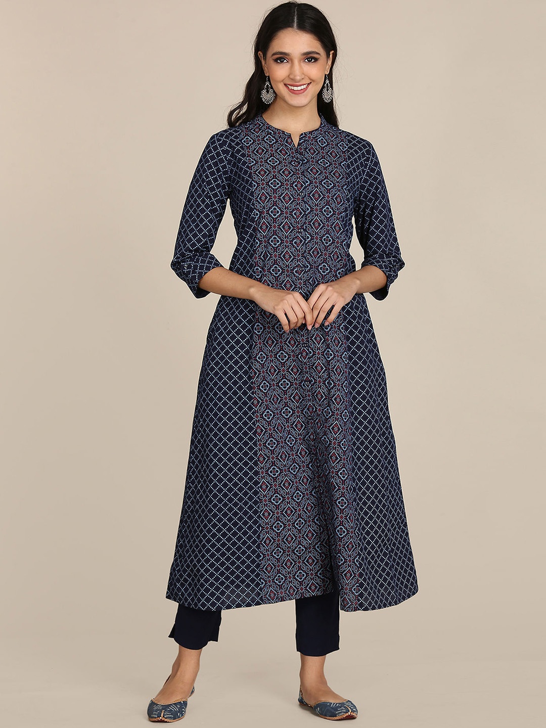 

Karigari Women Navy Blue Ethnic Motifs Printed Mandarin Collar Roll-Up Sleeves Kurta