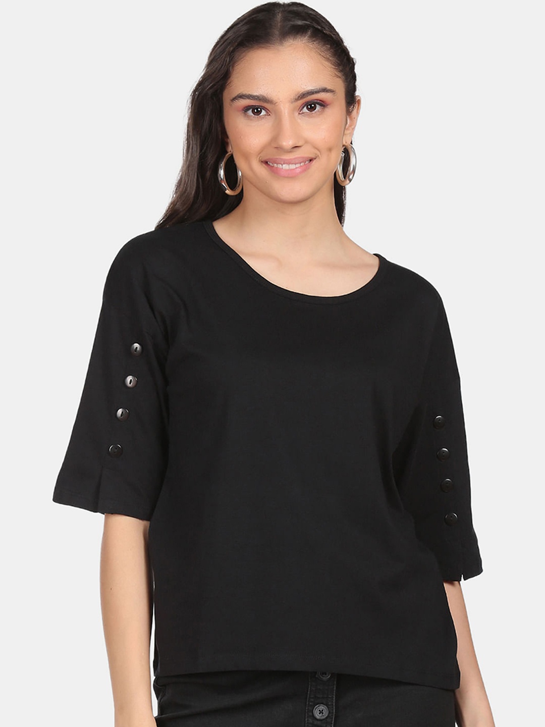 

Sugr Women Black Solid T-shirt