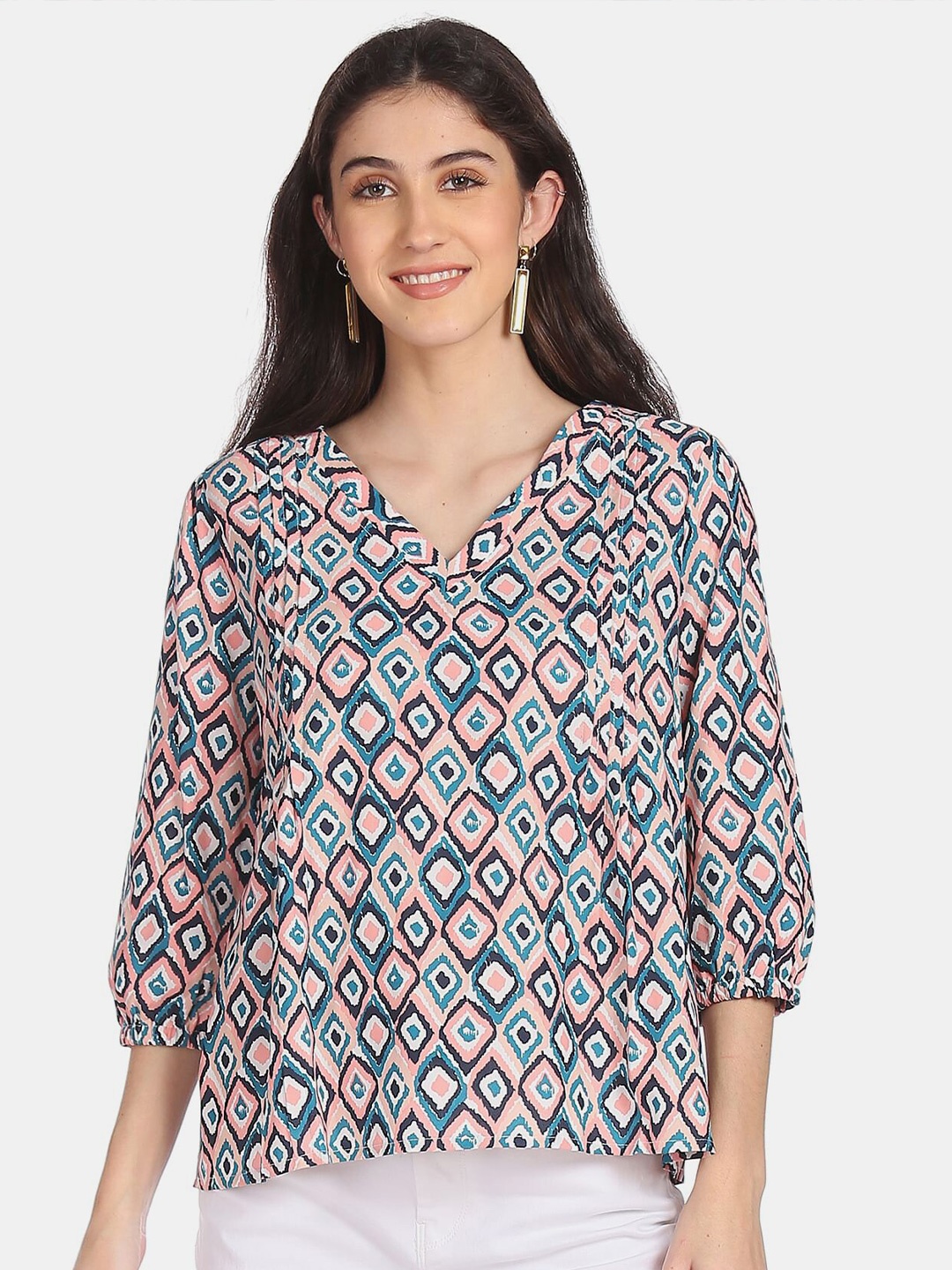 

Cherokee White Geometric Print Top