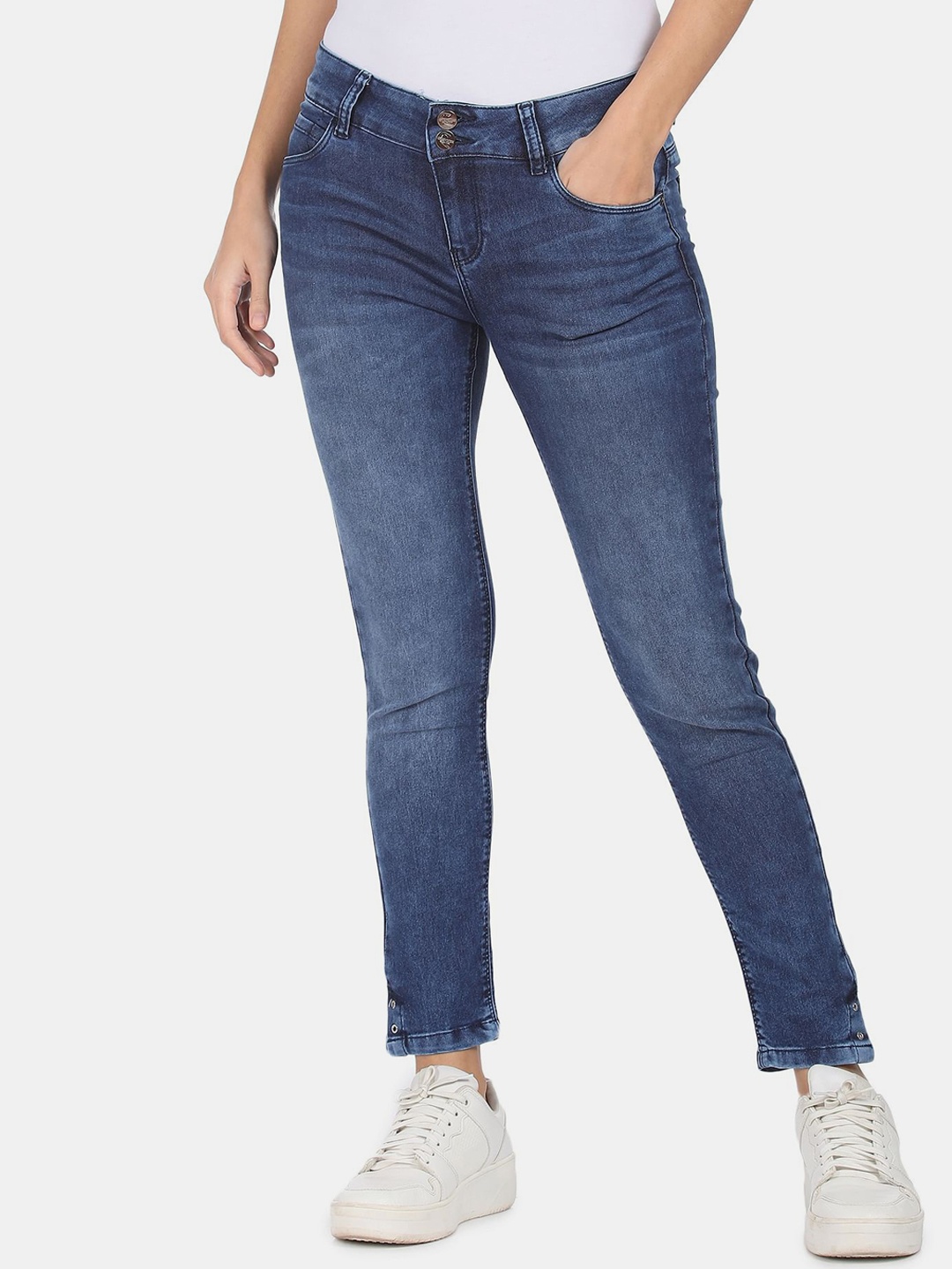 

Cherokee Women Blue Light Fade Jeans
