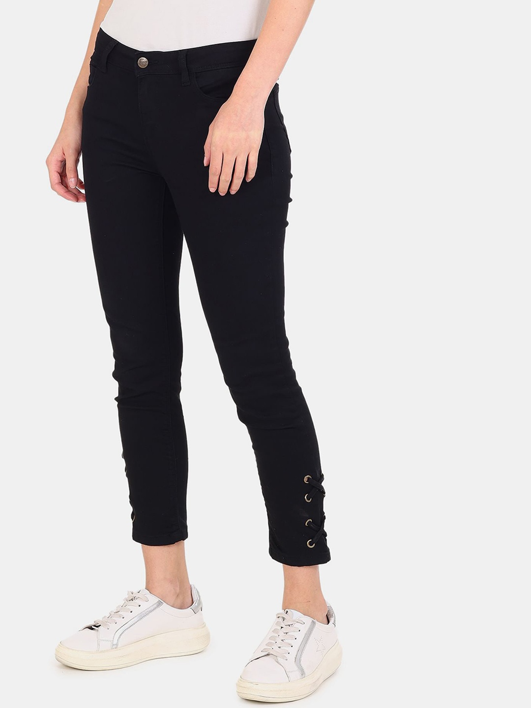 

Cherokee Women Black Solid Cropped Jeans