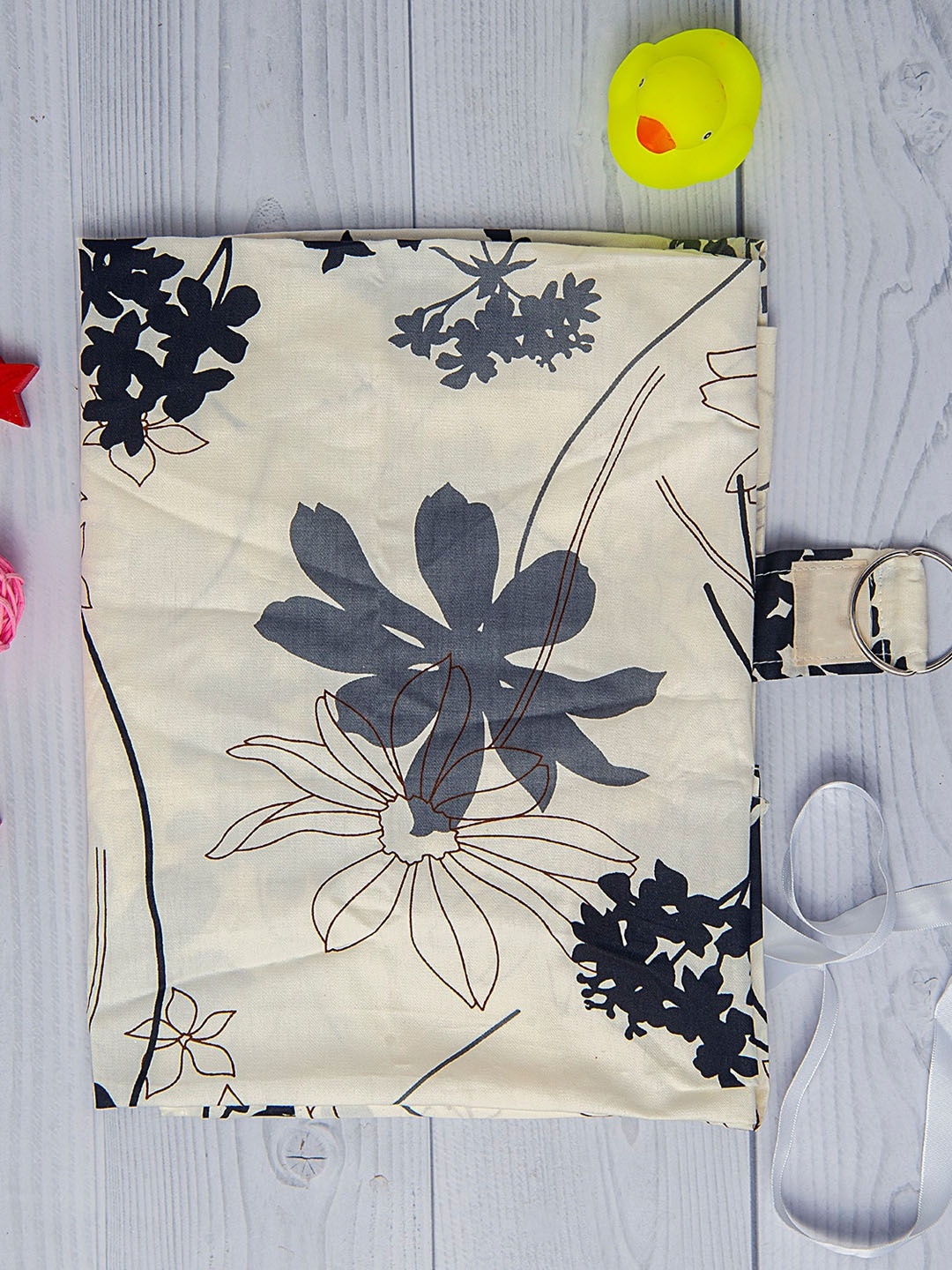 

Baby Moo Cream & Black Cotton Breastfeeding Nursing Cover