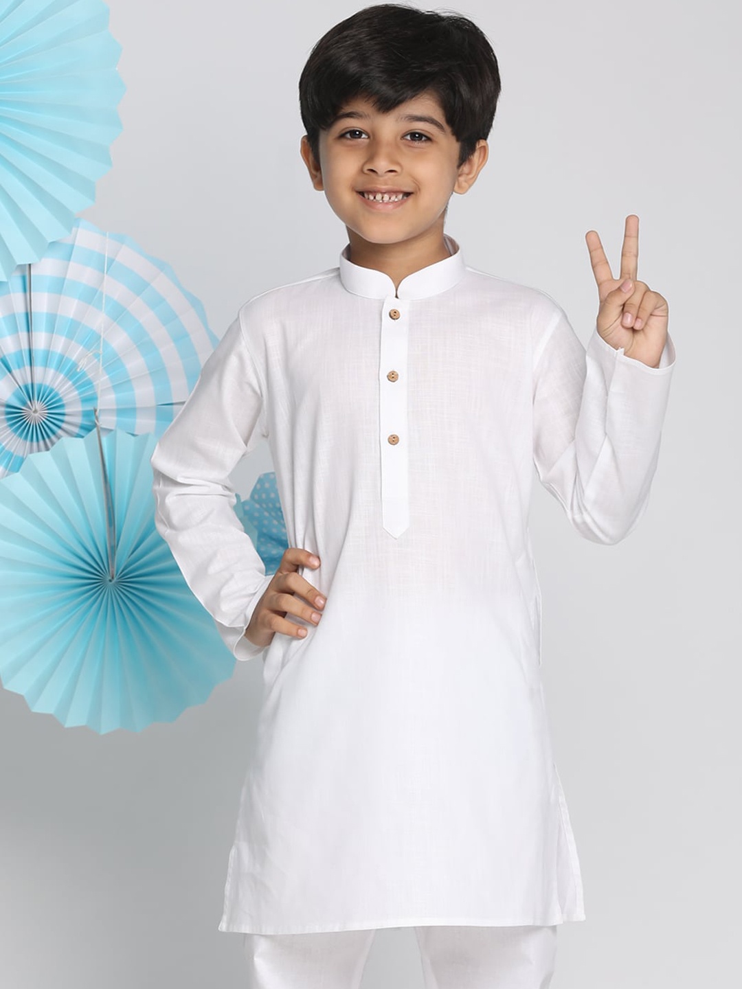 

VASTRAMAY Boys White Solid Mandarin Collar Kurta