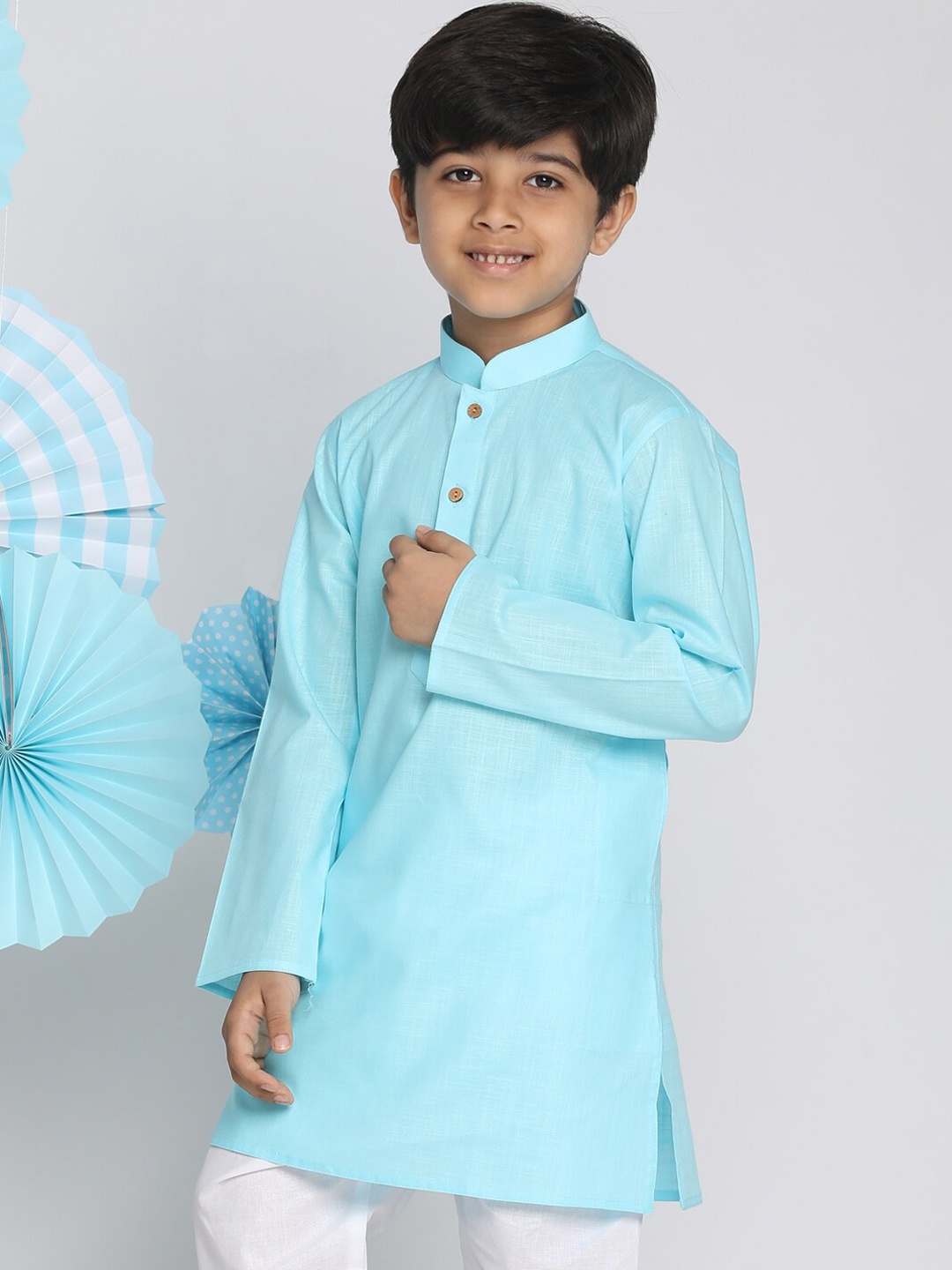 

VASTRAMAY Boys Blue Solid Mandarin Collar Kurta