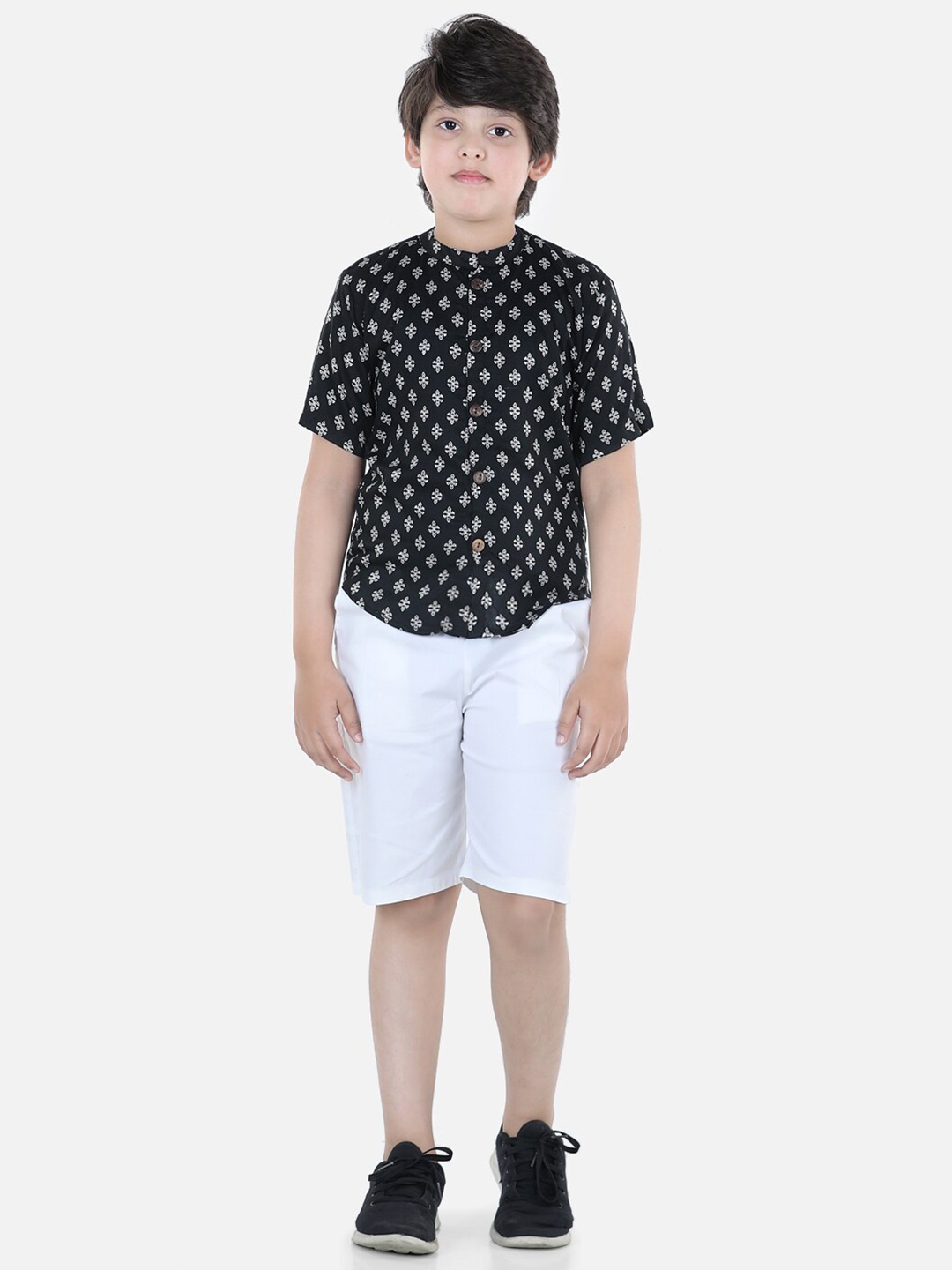 

Cutiekins Boys Black & White Printed Shirt with Shorts