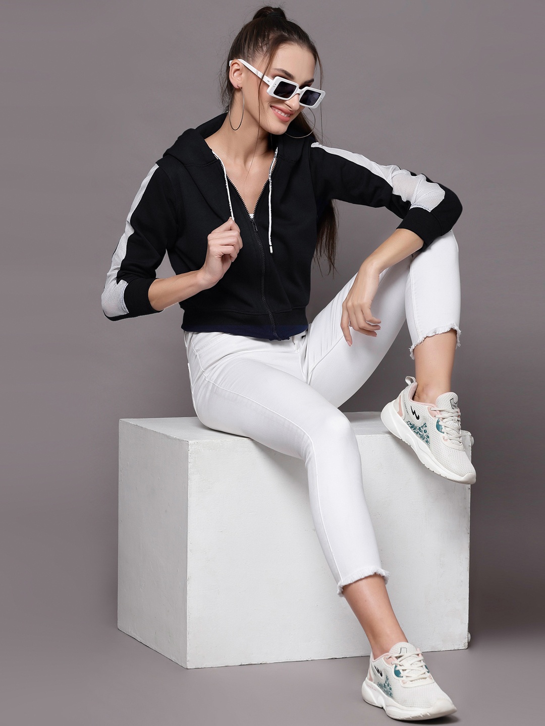 

Selvia Women Black Hooded Sweatshirt
