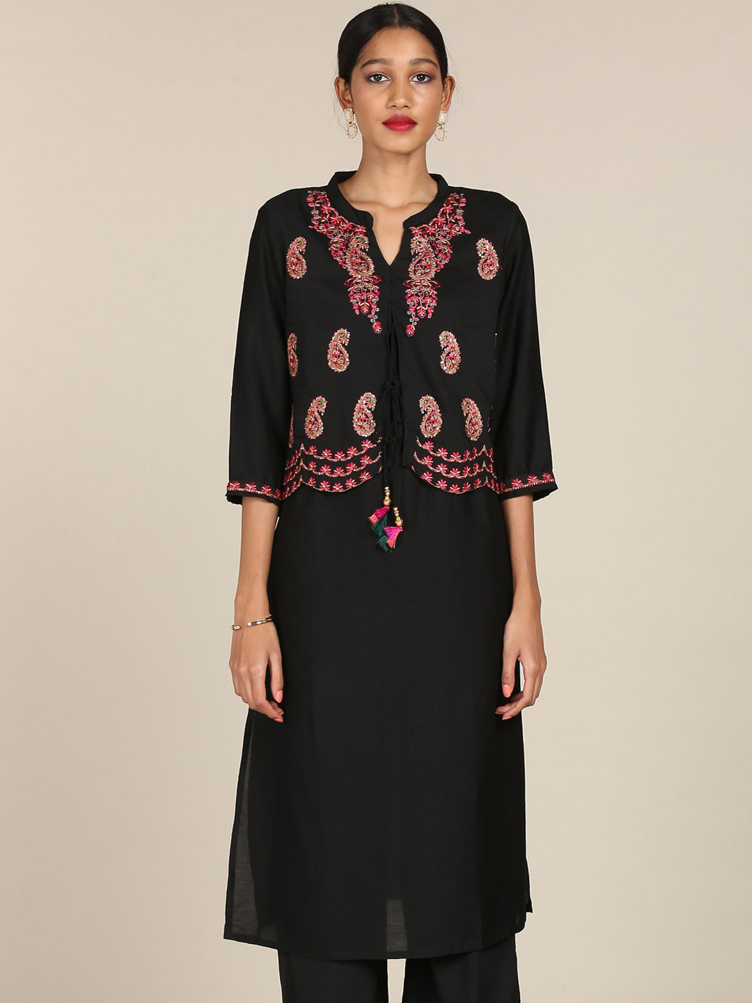 

Anahi Women Black Paisley Embellished Kurta