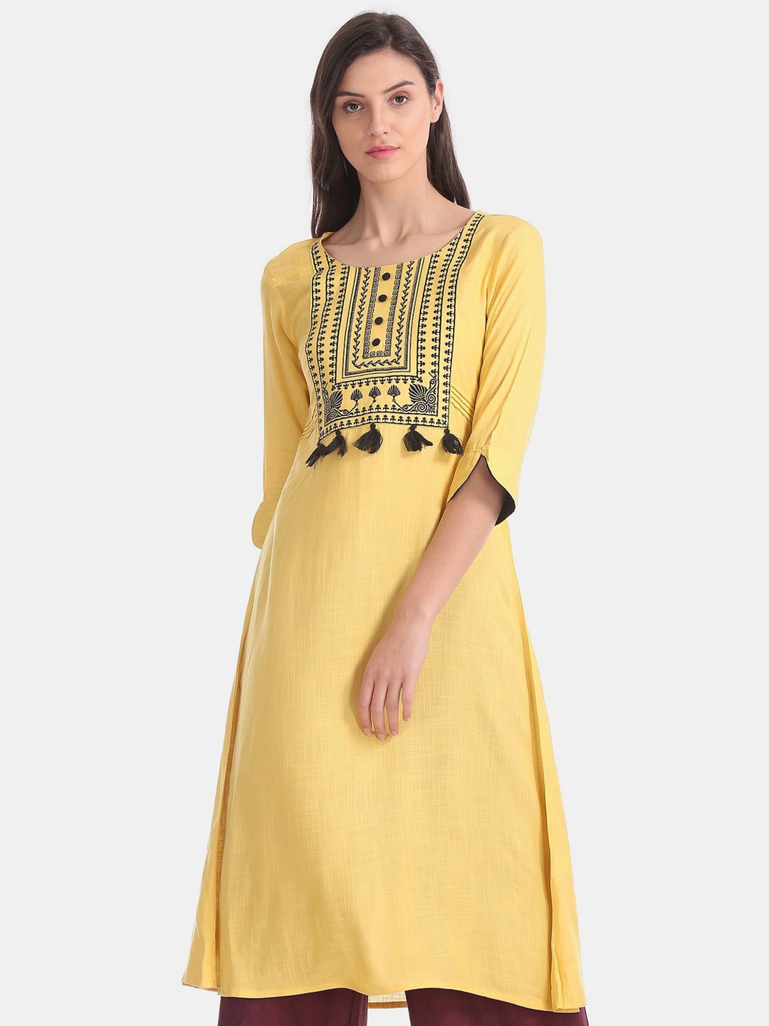 

Anahi Women Yellow Yoke Design Thread Work Kurta