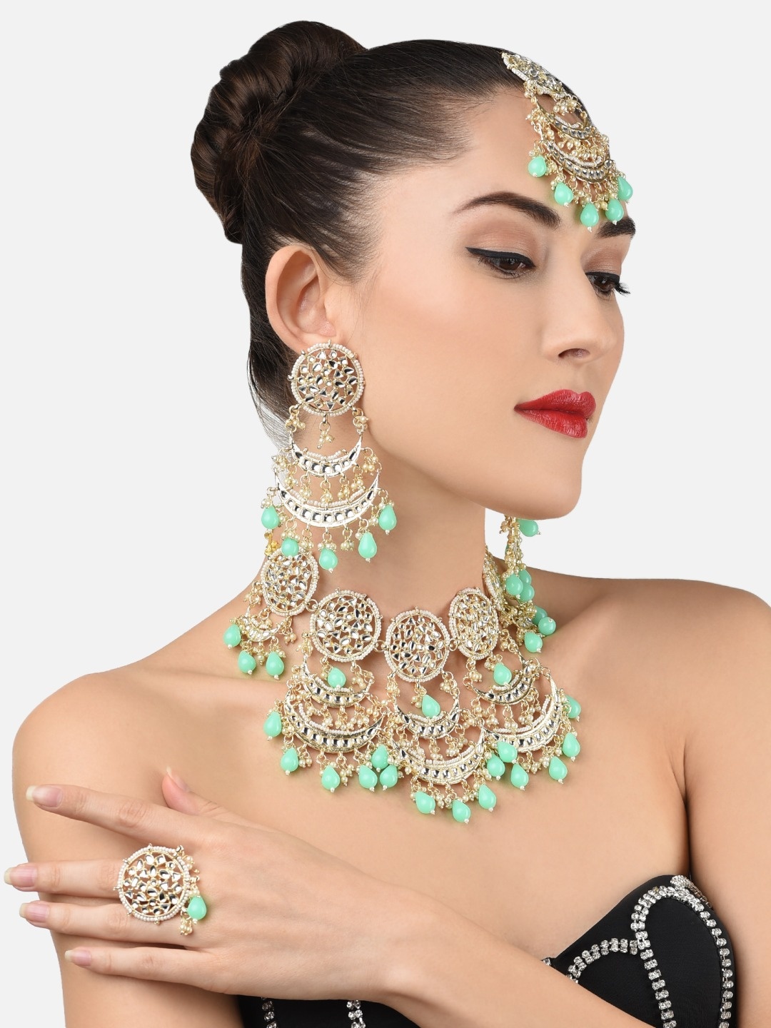 

Zaveri Pearls Gold-Plated Green Kundan-Studded Temple Jewellery Set