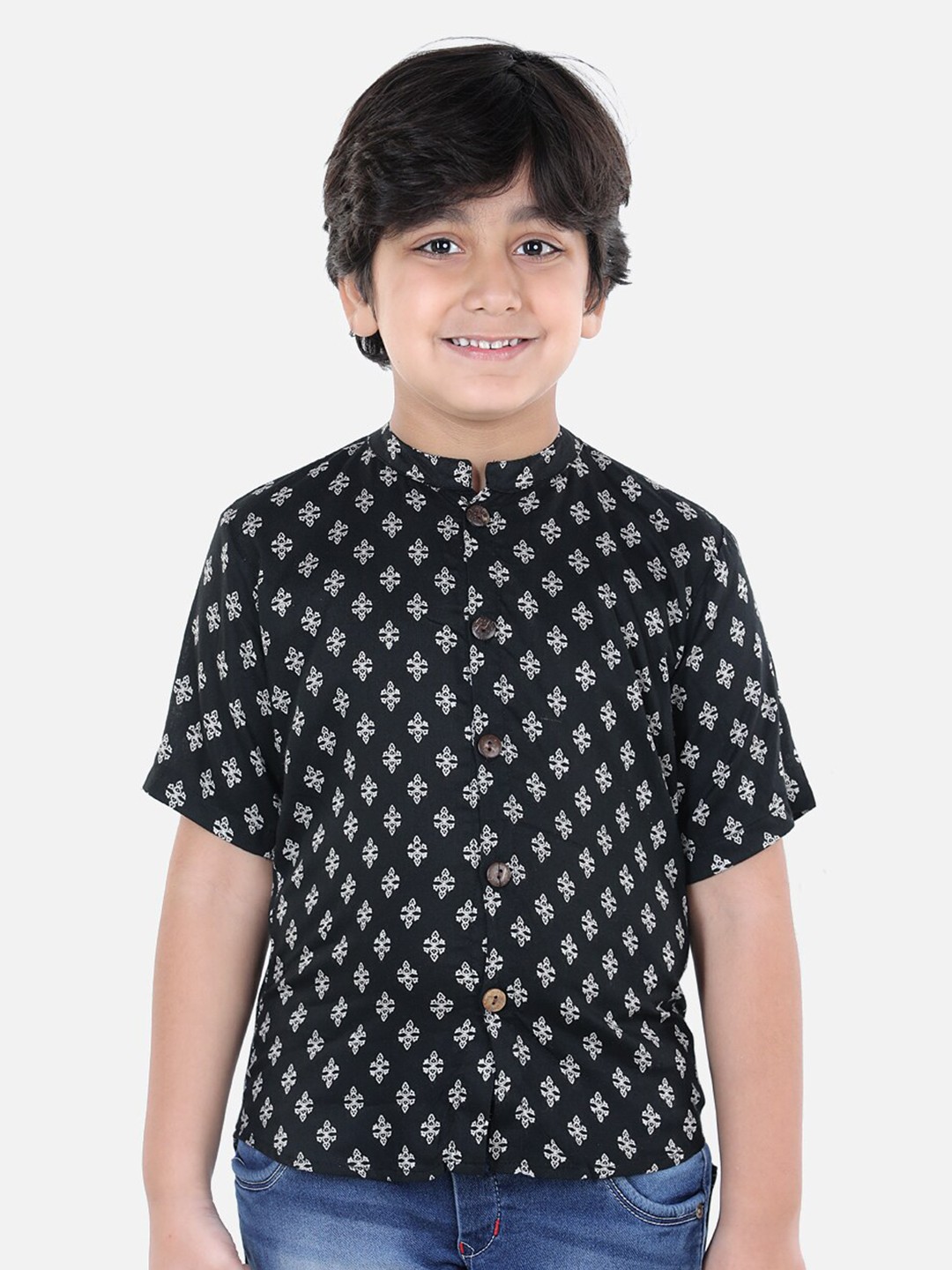 

Cutiekins Boys Black & White Comfort Ethnic Motifs Print Casual Shirt