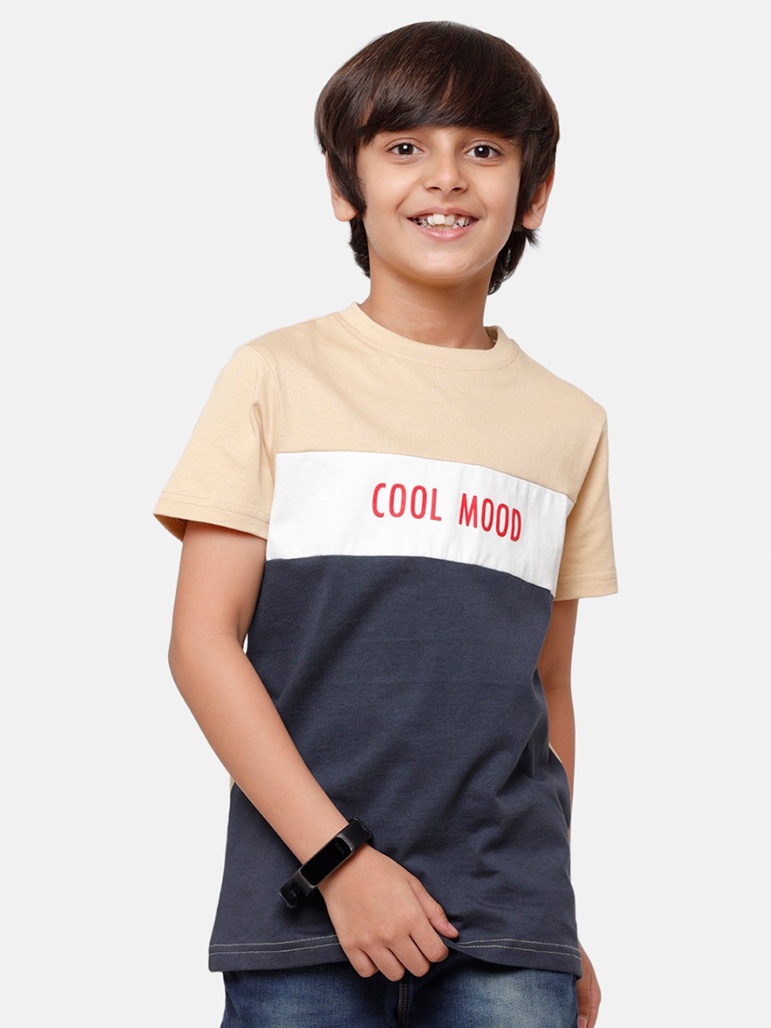 

PIPIN Boys Beige & Charcoal Grey Colourblocked Pure Cotton T-shirt