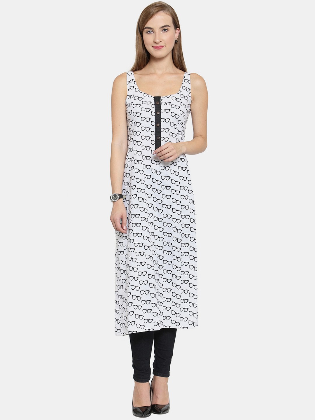 

Sayesha Women White & Black Geometric Printed Cotton Sleeveless Kurta