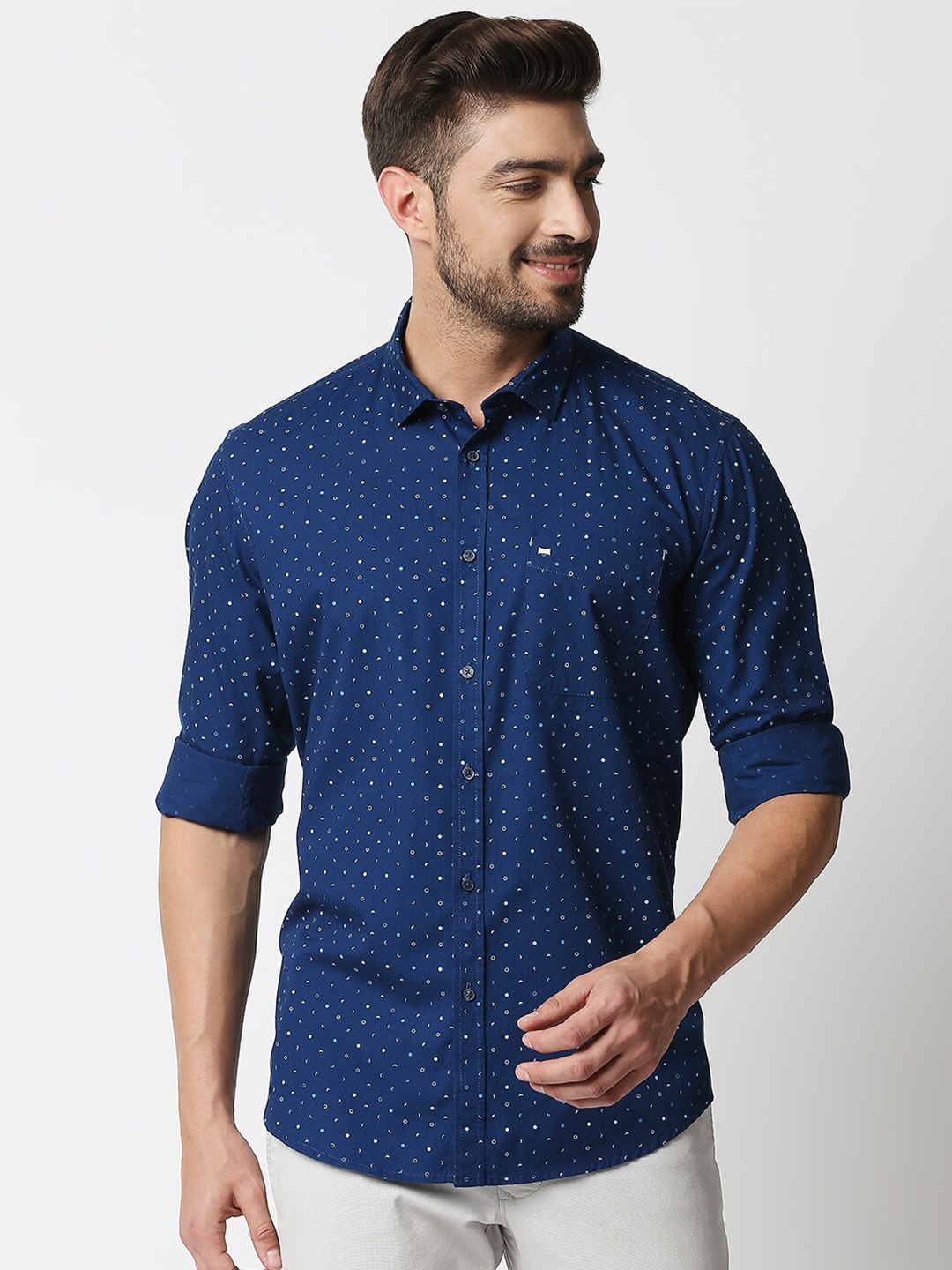 

Basics Men Navy Blue & White Slim Fit Micro Ditsy Print Cotton Casual Shirt