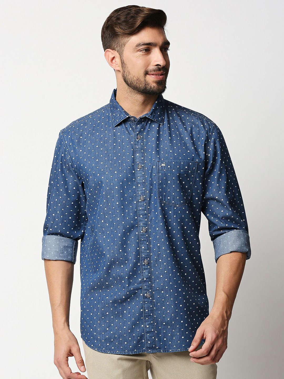 

Basics Men Blue & White Slim Fit Ditsy Print Denim Cotton Casual Shirt