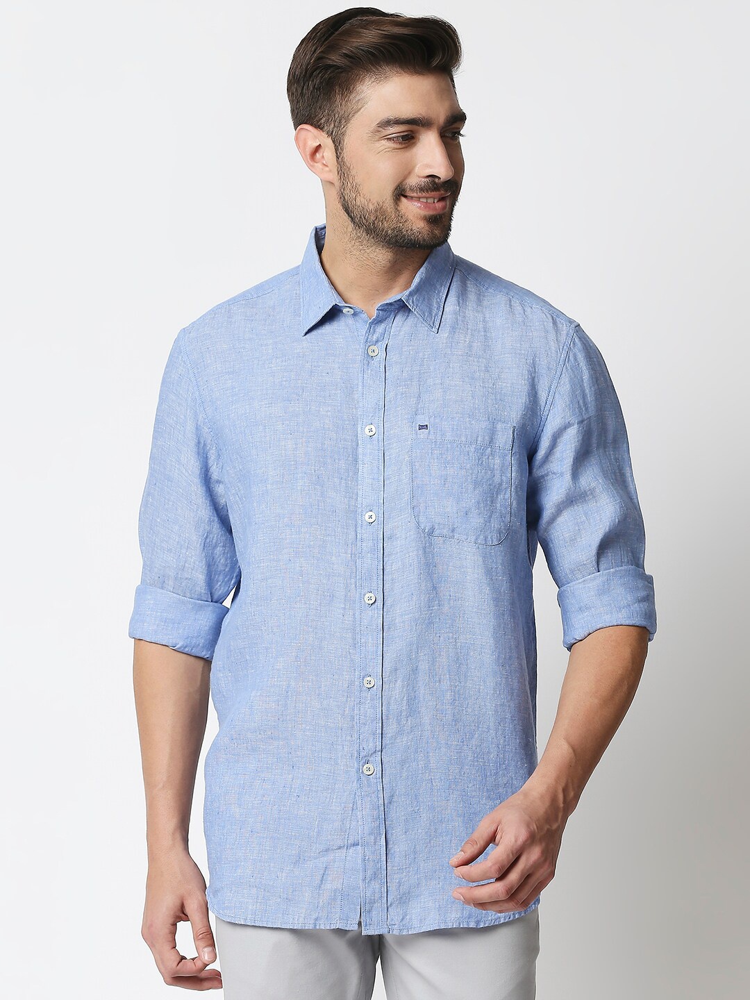 

Basics Men Blue Solid Slim Fit Linen Casual Shirt