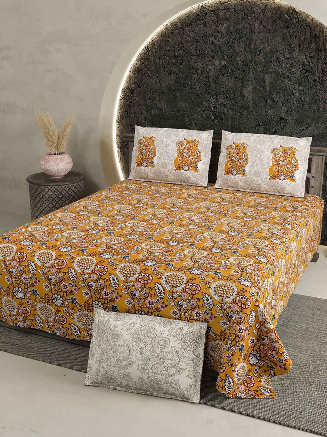 

Aura Orange & Pink Floral 200 TC King Bedsheet with 2 Pillow Covers