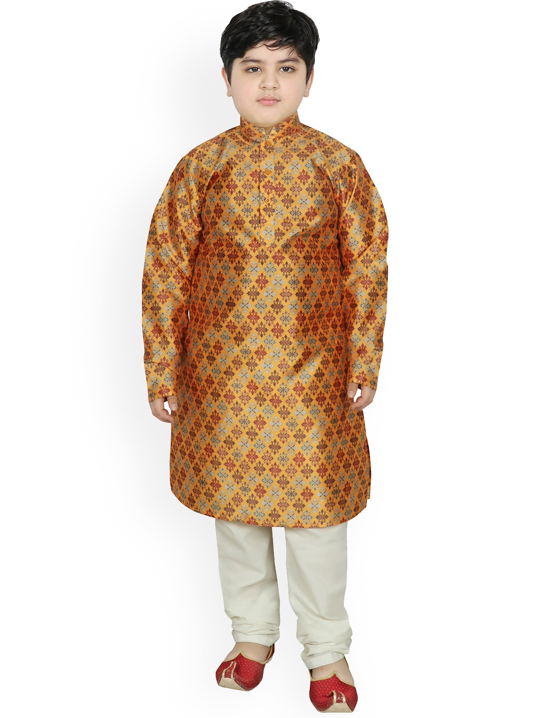 

SG YUVRAJ Boys Yellow & Off-White Ethnic Motifs Raw Silk Kurta With Pyjamas