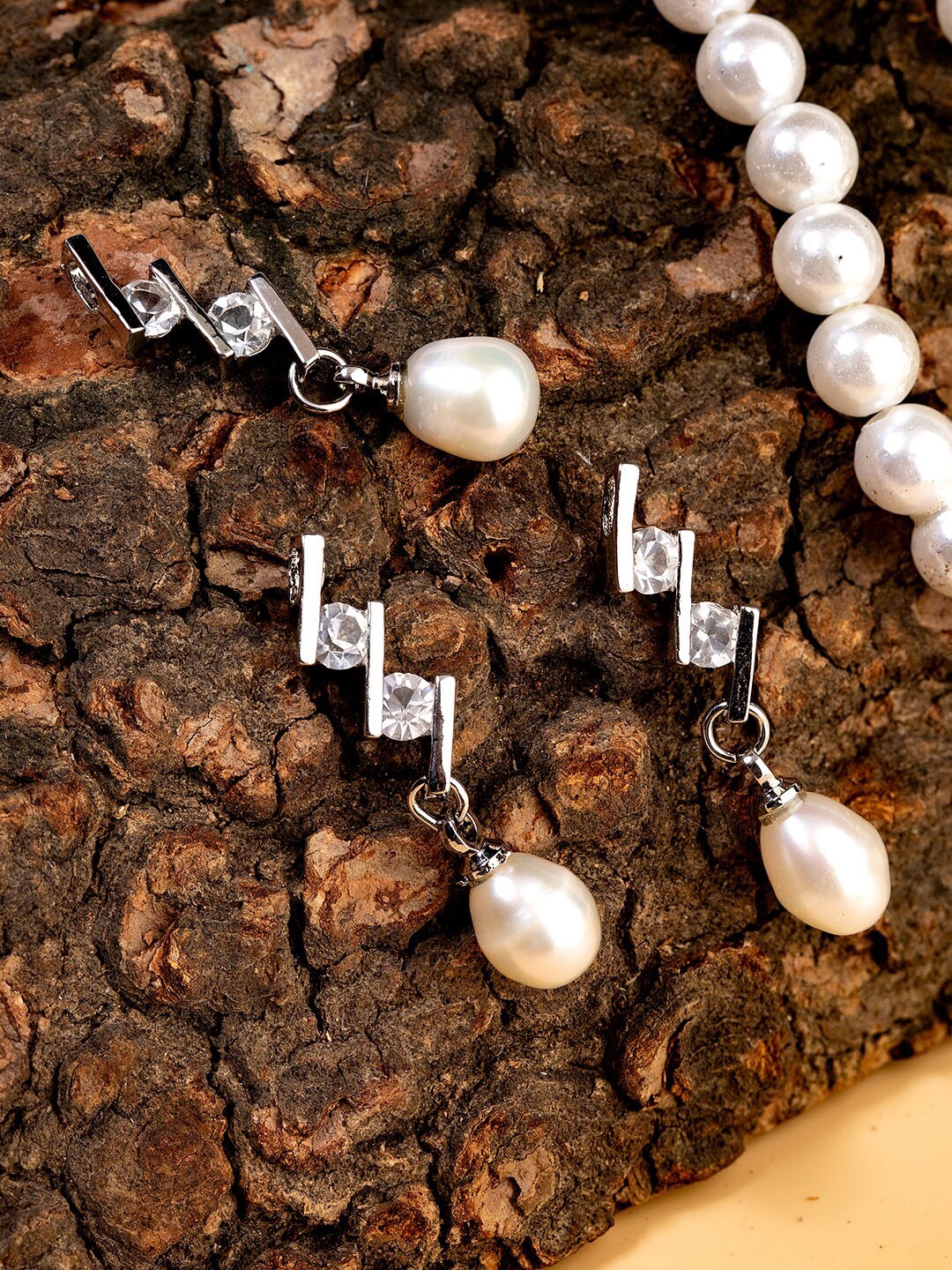 

Studio Voylla Silver Toned Generic Stunning Pendant Set
