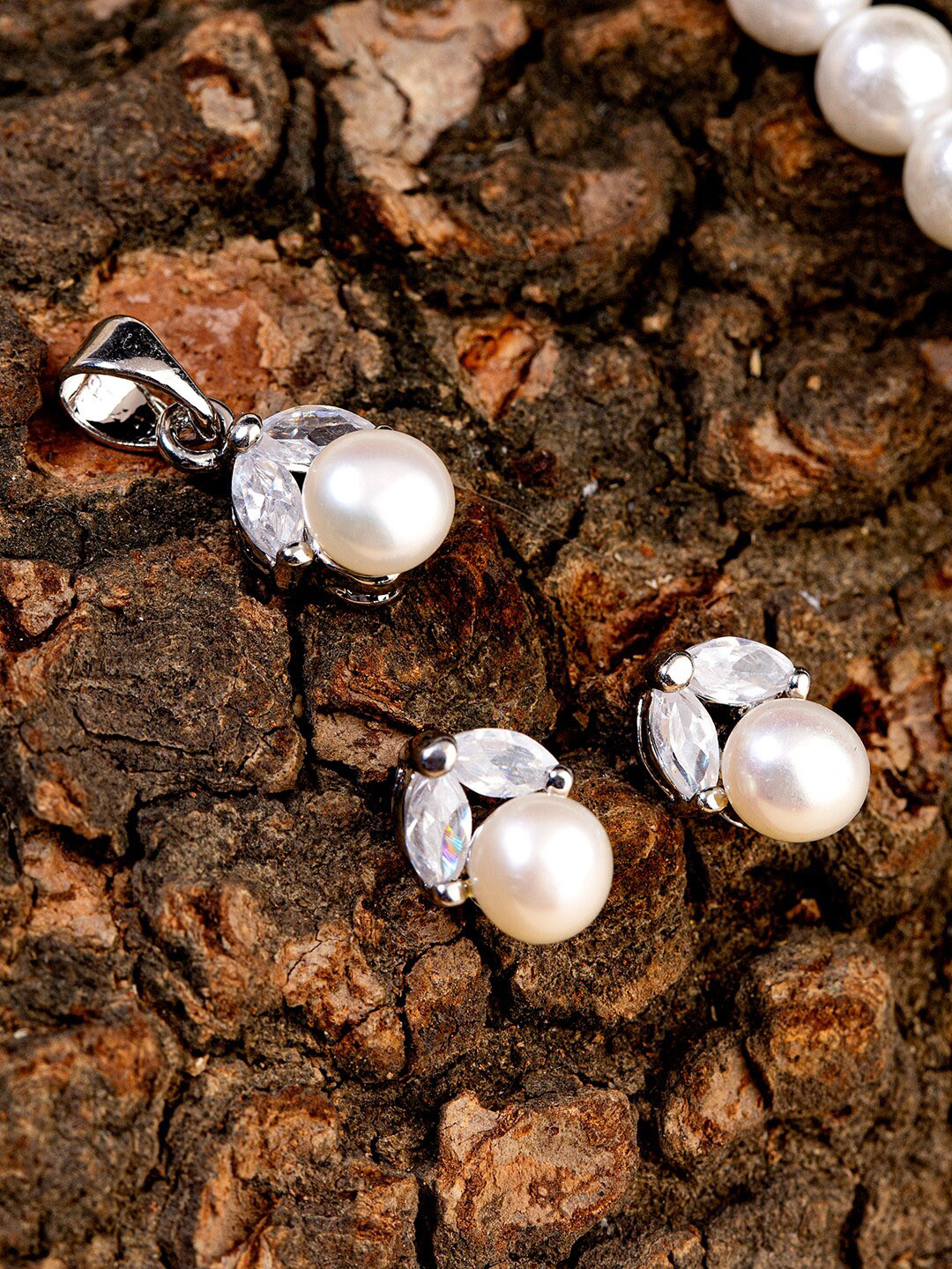 

Studio Voylla Rhodium-Plated Silver-Toned Pendant and Earrings Set