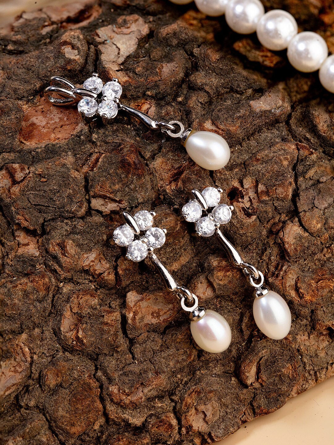 

Studio Voylla Silver-Toned Generic Stylish Pendant Set