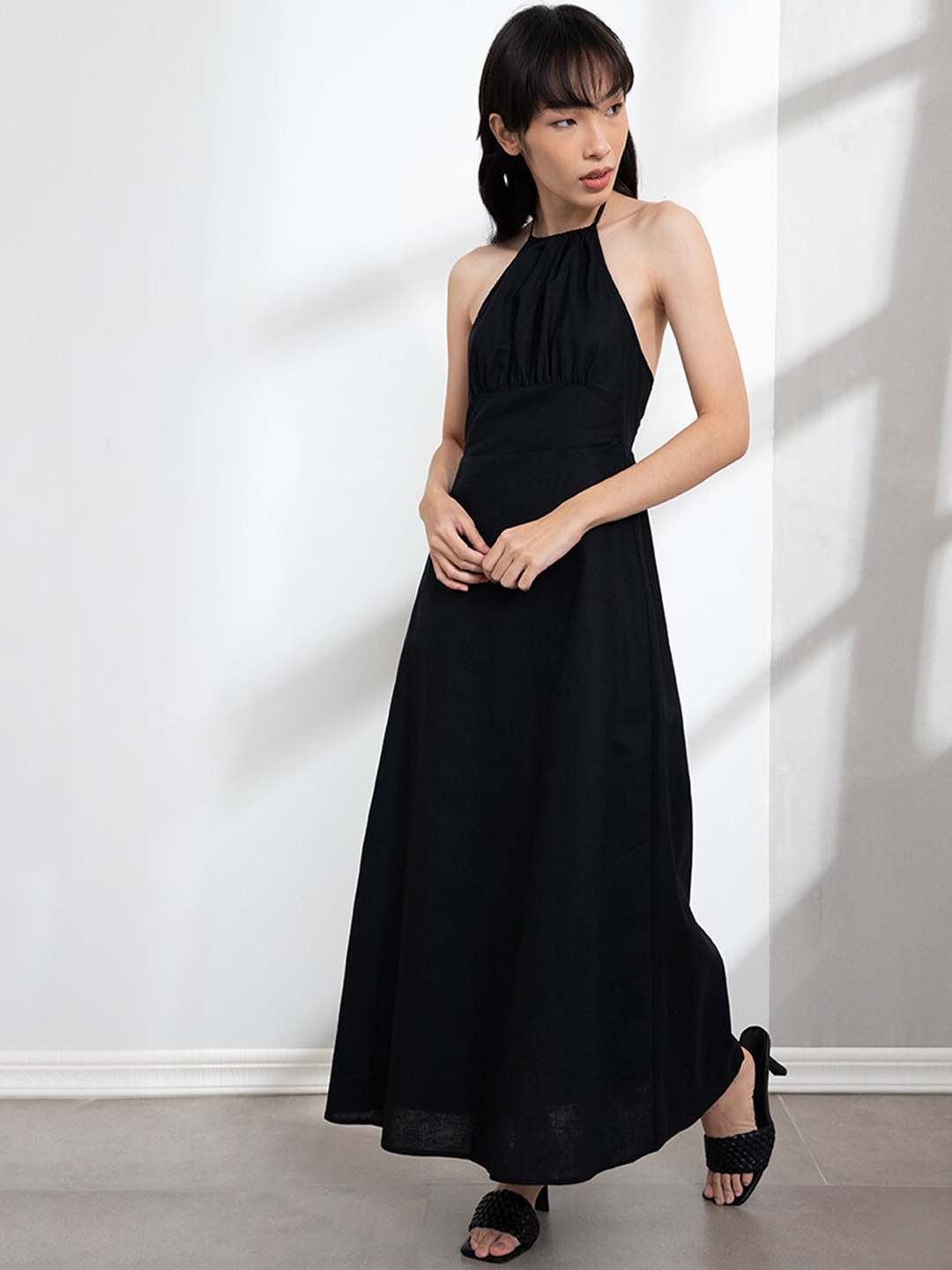 

ORIGIN BY ZALORA Black Halter Neck Linen A-Line Maxi Dress