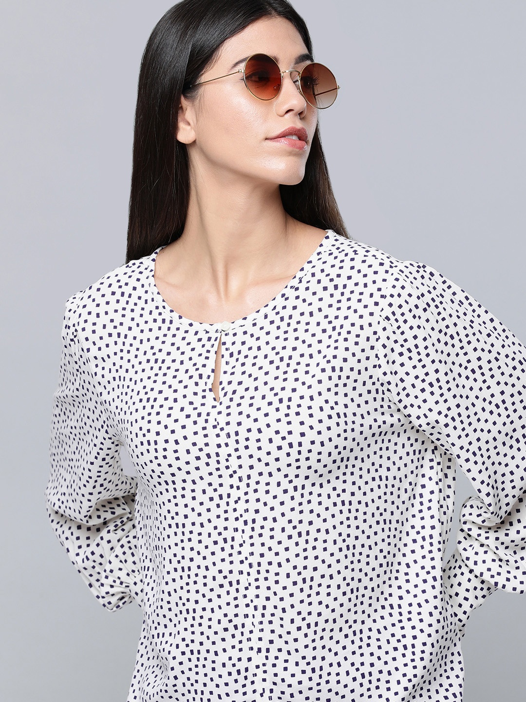 

Levis White & Black Graphic Print Puff Sleeves Casual Top