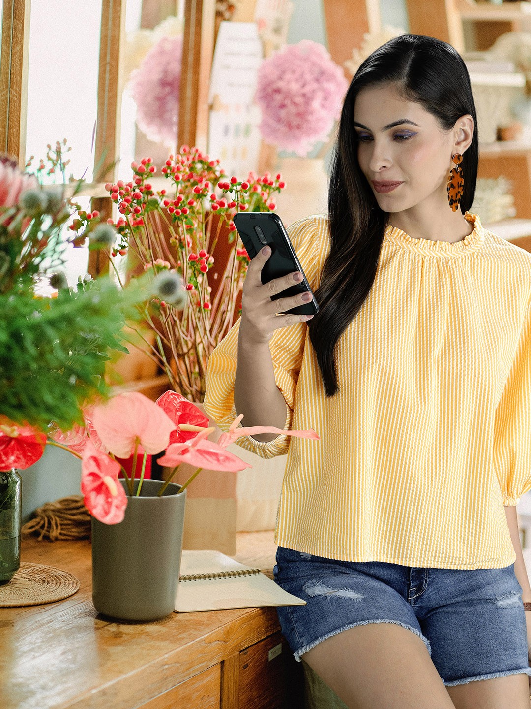 

Levis Yellow & White Striped Puff Sleeves Casual Top
