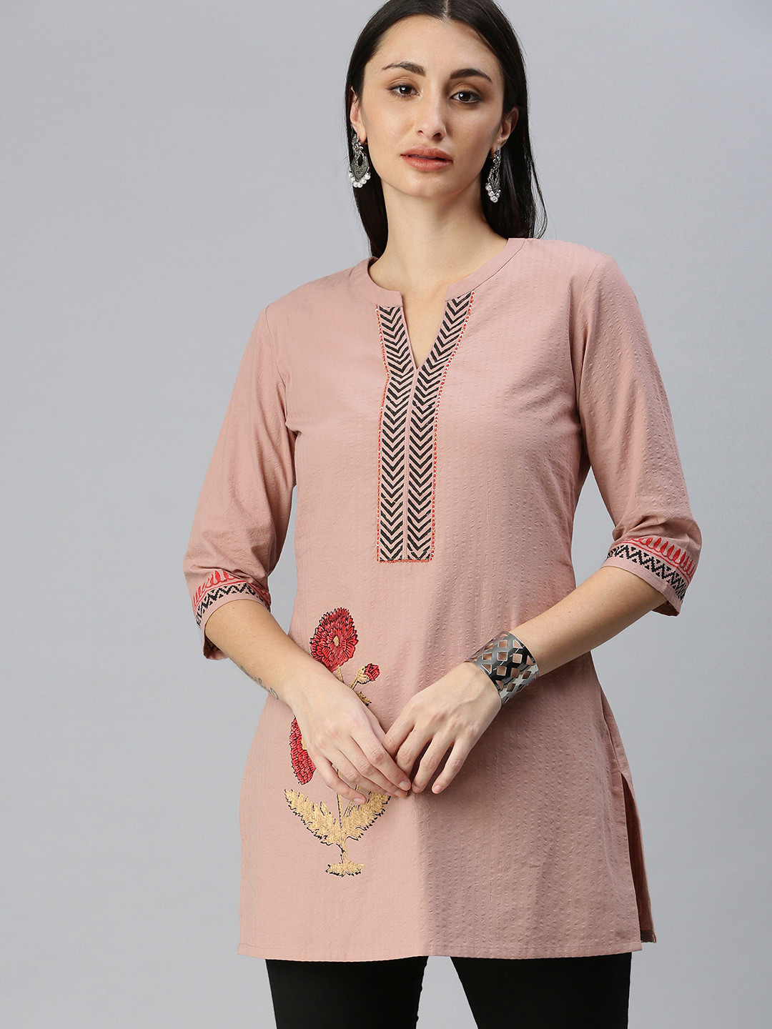 

ETIQUETTE Women Pink & Black Floral Printed Kurta