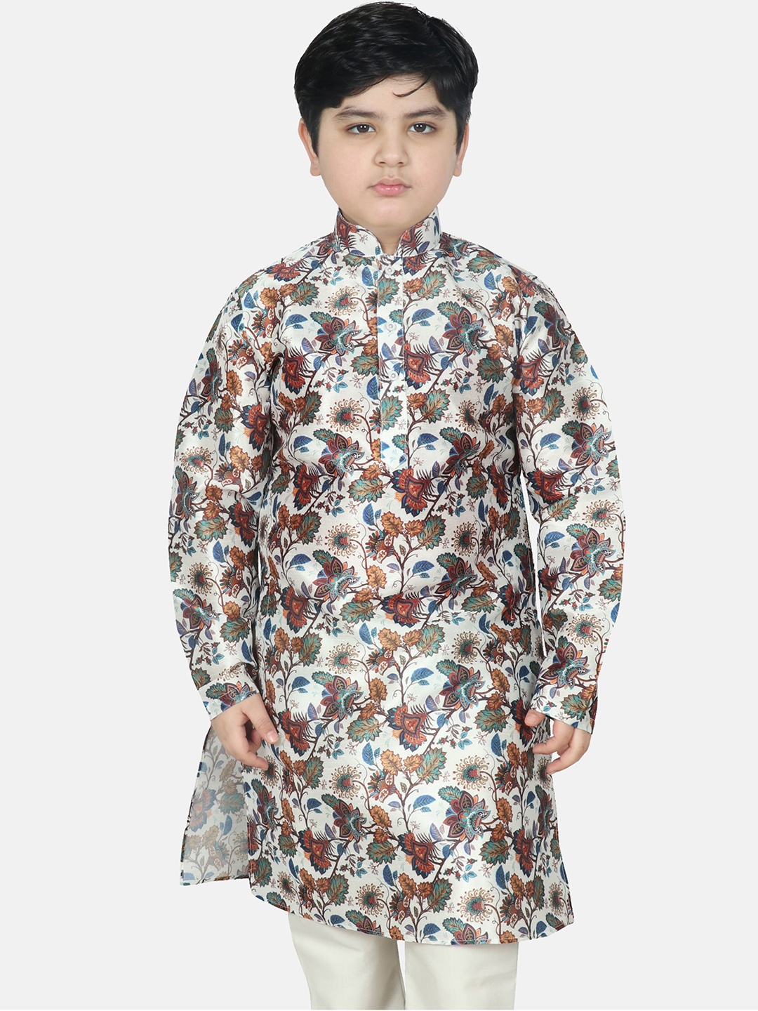 

SG YUVRAJ Boys White & Blue Floral Printed Raw Silk Kurta