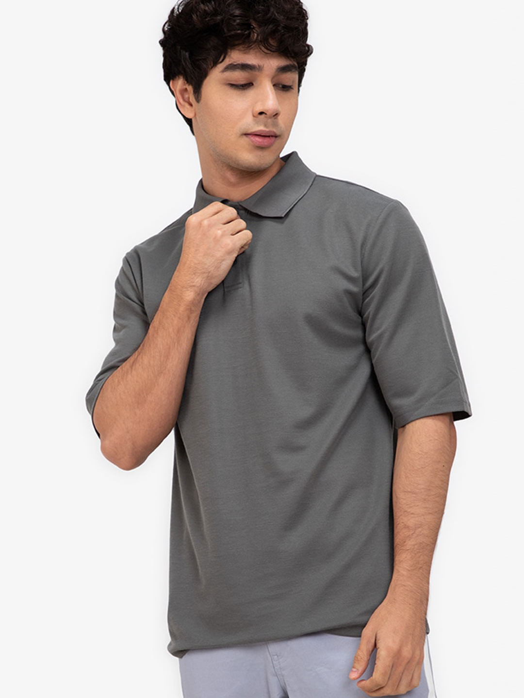 

ZALORA BASICS Men Green Solid Polo Collar T Shirt