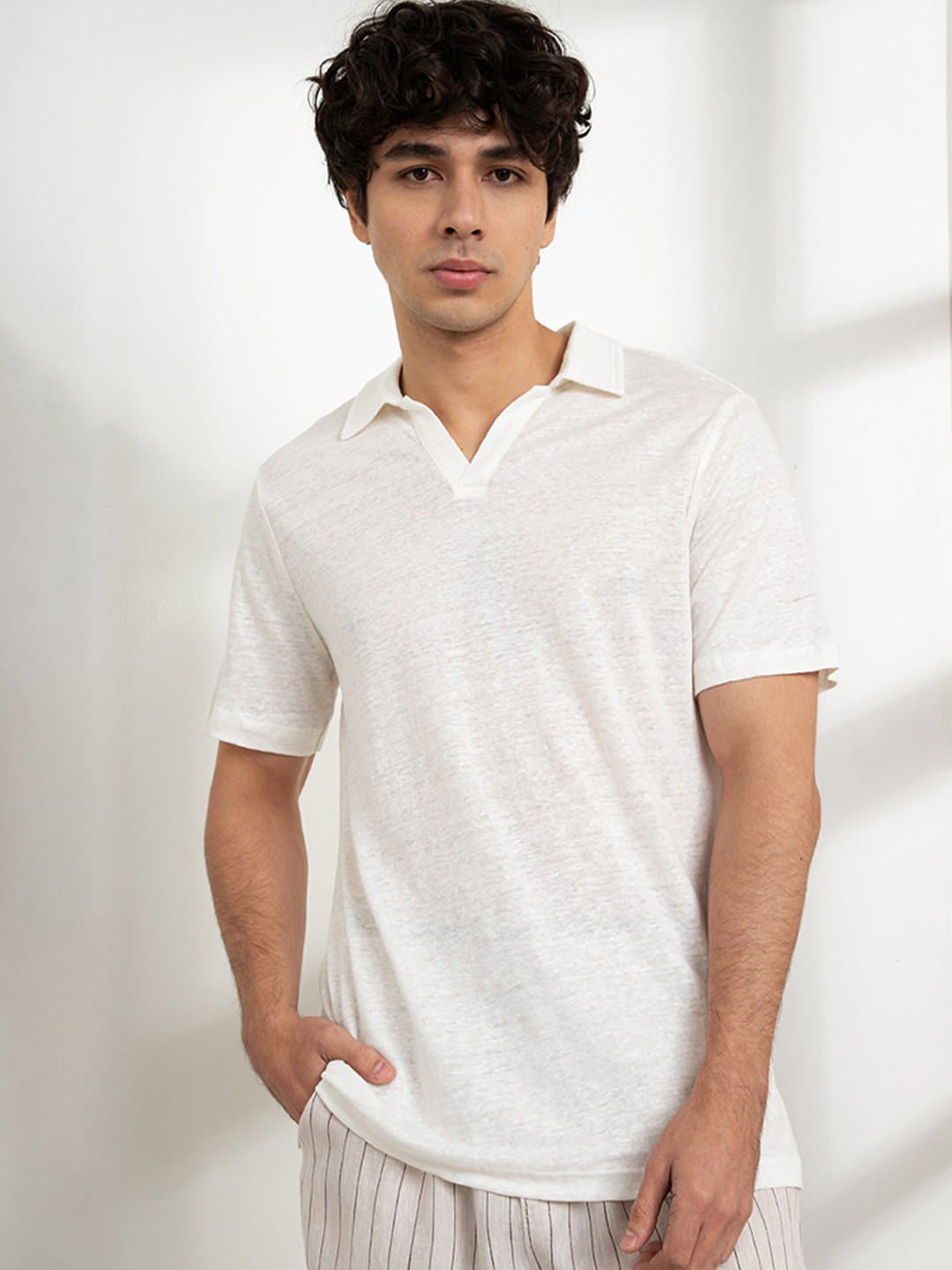 

ZALORA BASICS Men White Polo Collar Linen T-shirt