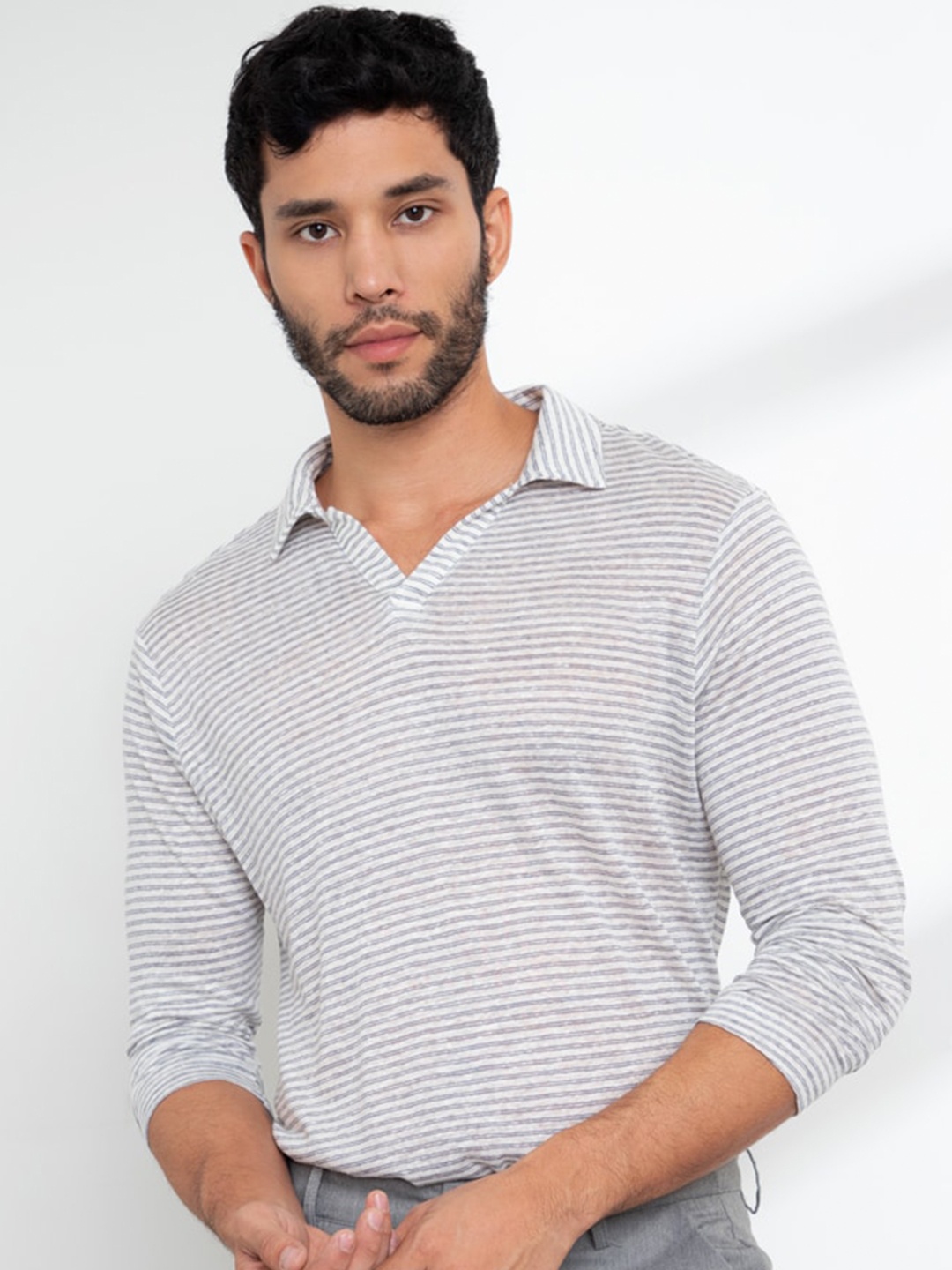 

ZALORA BASICS Men Grey Striped Polo Collar Linen T Shirt