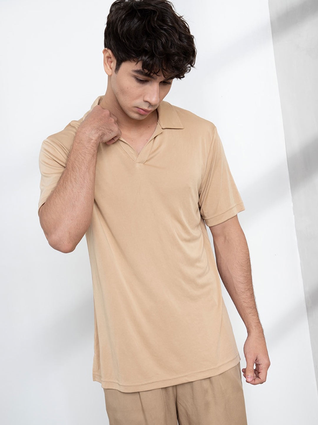 

ZALORA BASICS Men Beige Polo Collar T-shirt