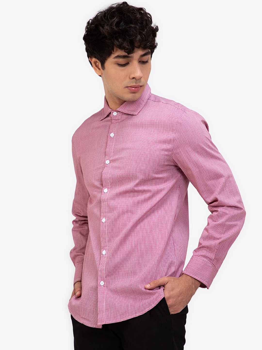 

ZALORA BASICS Men Pink Checked Cutaway Collar Casual Shirt