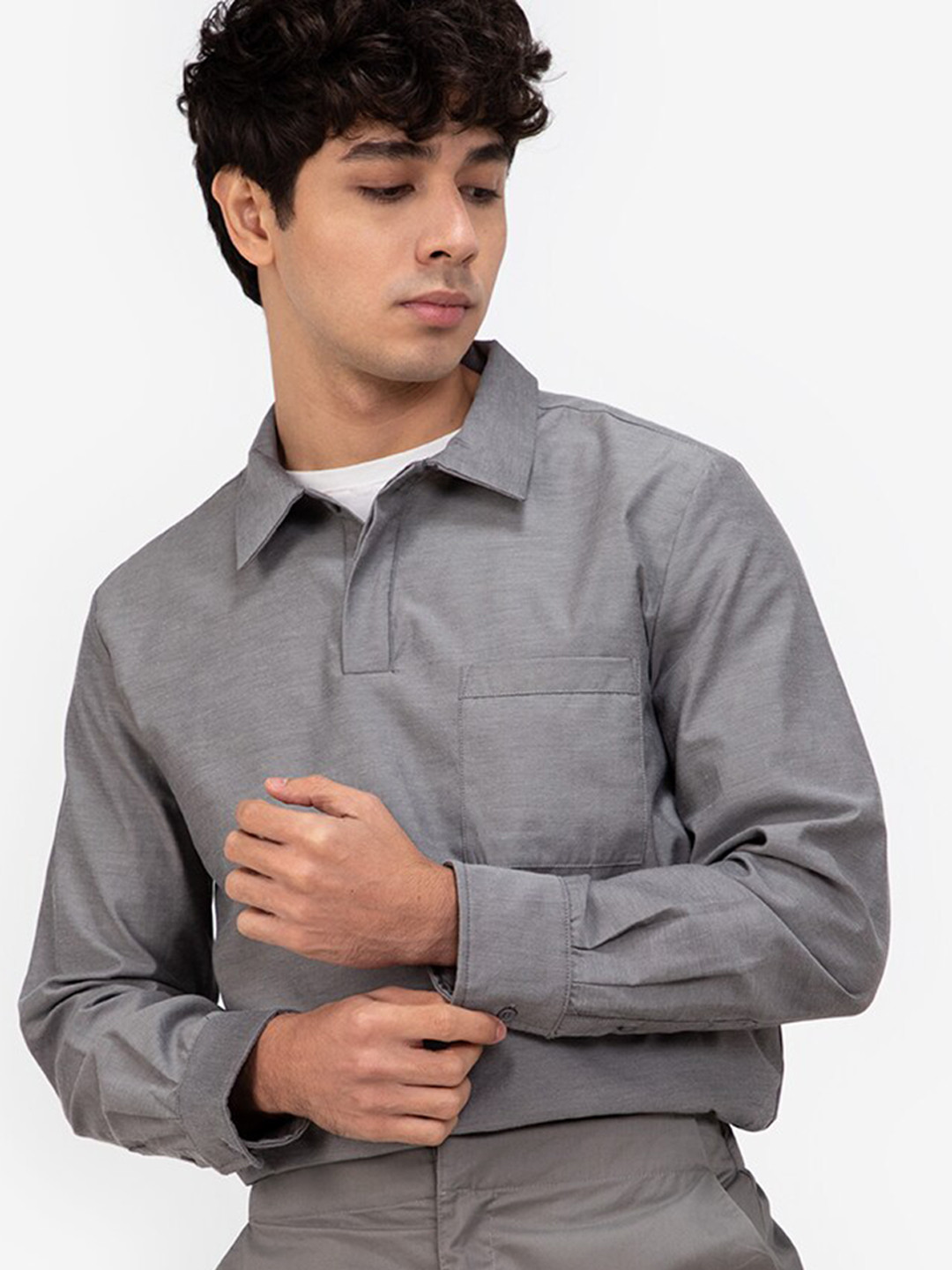 

ZALORA BASICS Men Grey Solid Regular Fit Casual Shirt