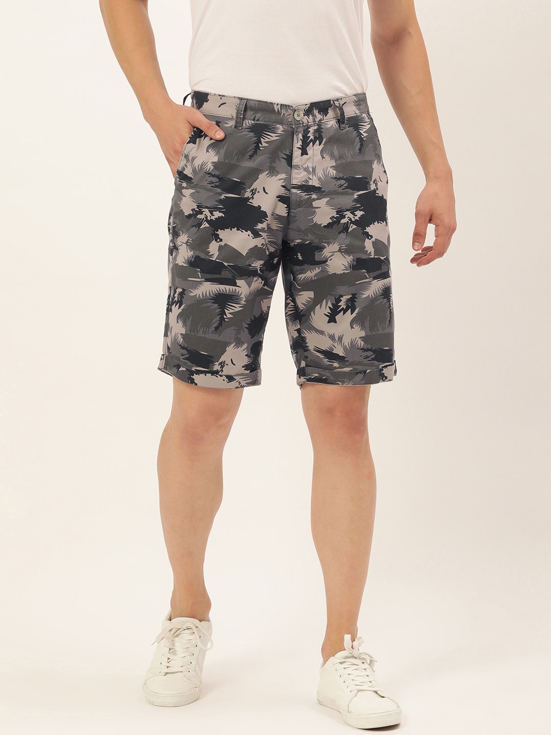 

IVOC Men Grey Camouflage Printed Shorts