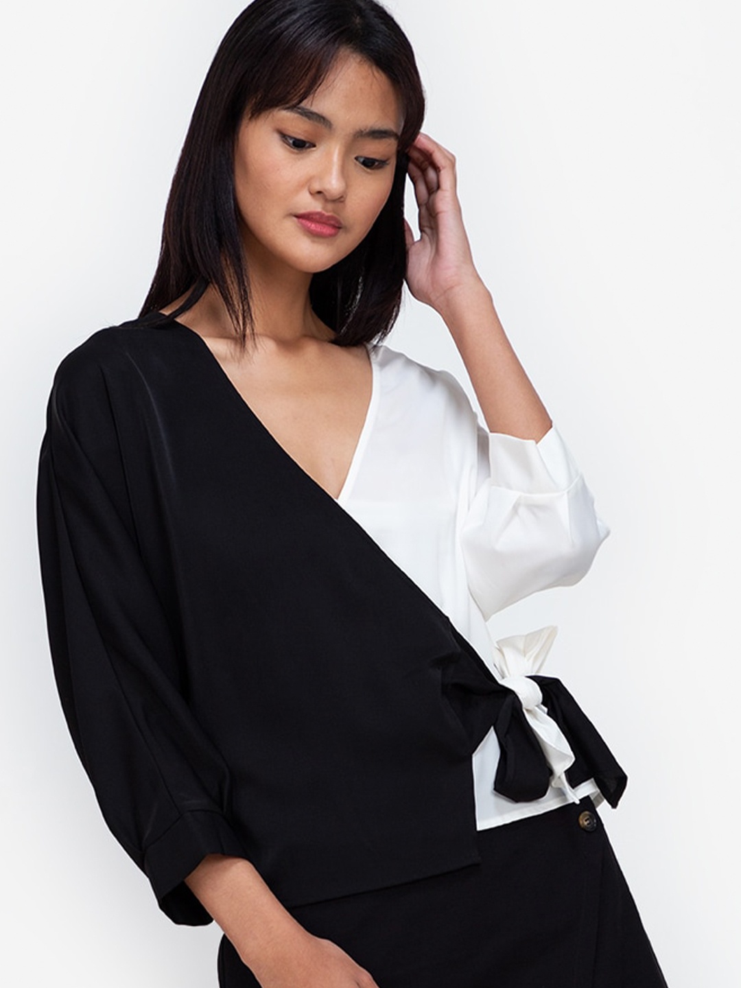 

ZALORA BASICS Black & White Colourblocked Top