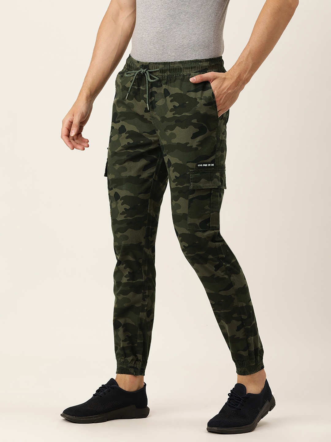 

IVOC Men Olive Green Camouflage Print Cotton Slim Fit Comfort Cargo Joggers